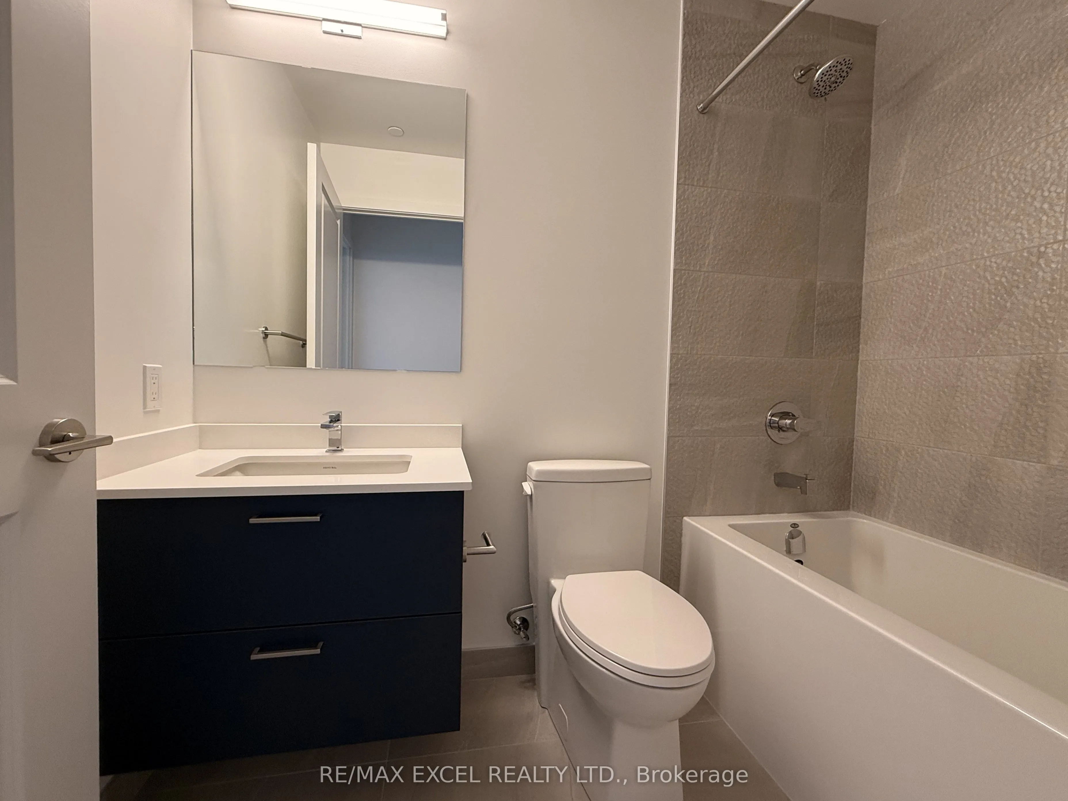 30 Upper Mall Way, #2910