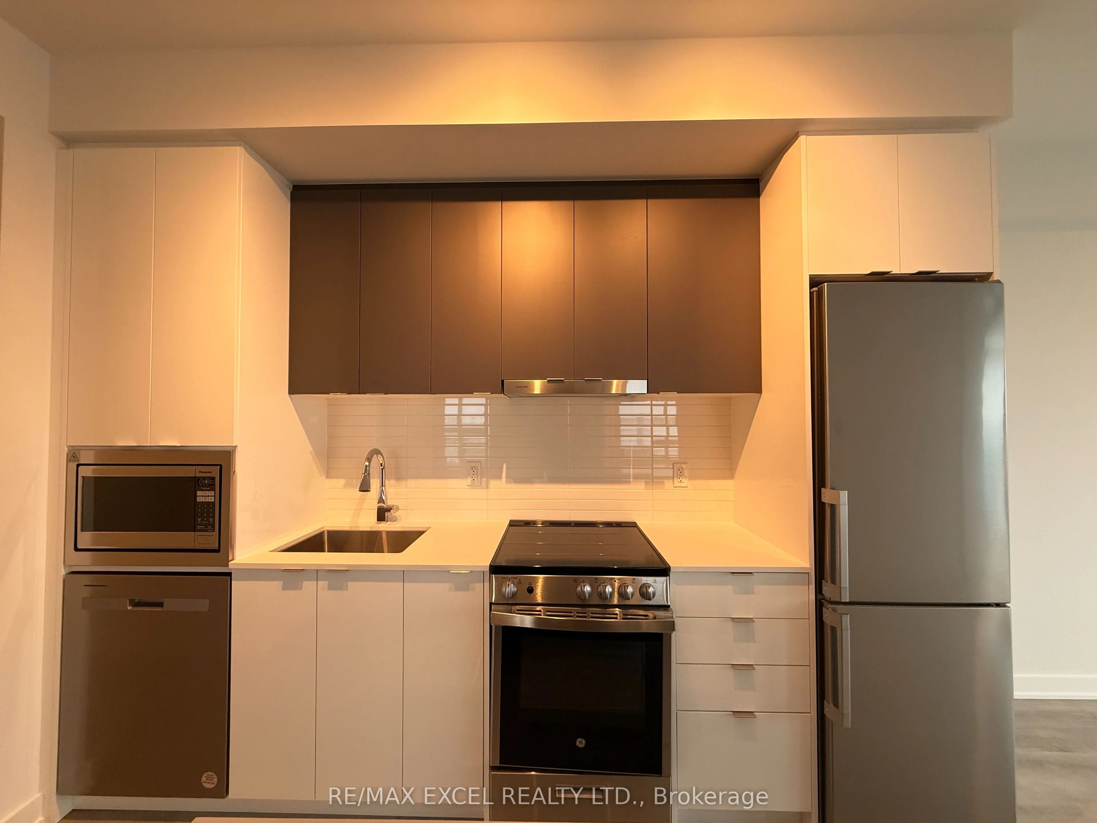 30 Upper Mall Way, #2910