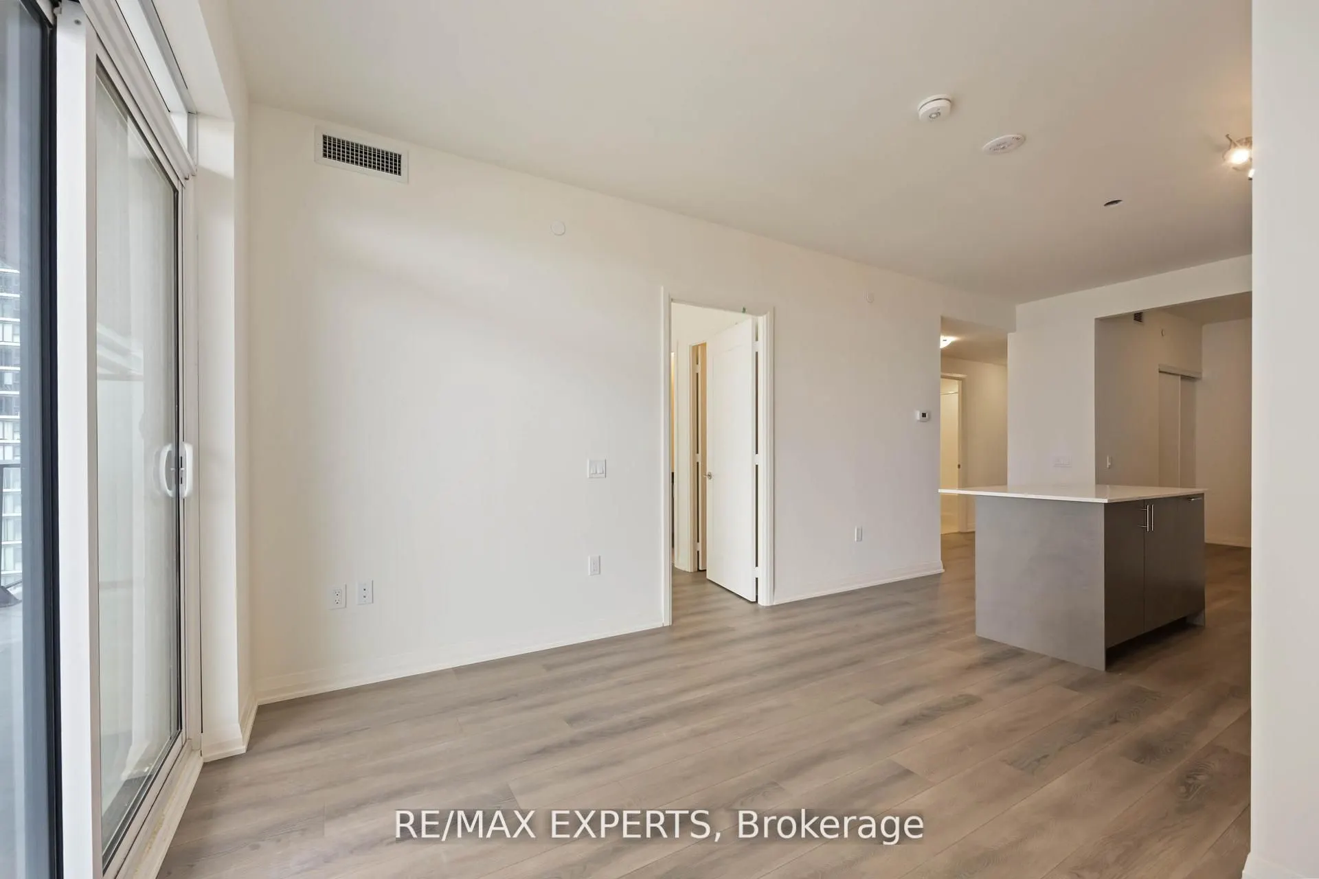 8960 Jane Street, #1002