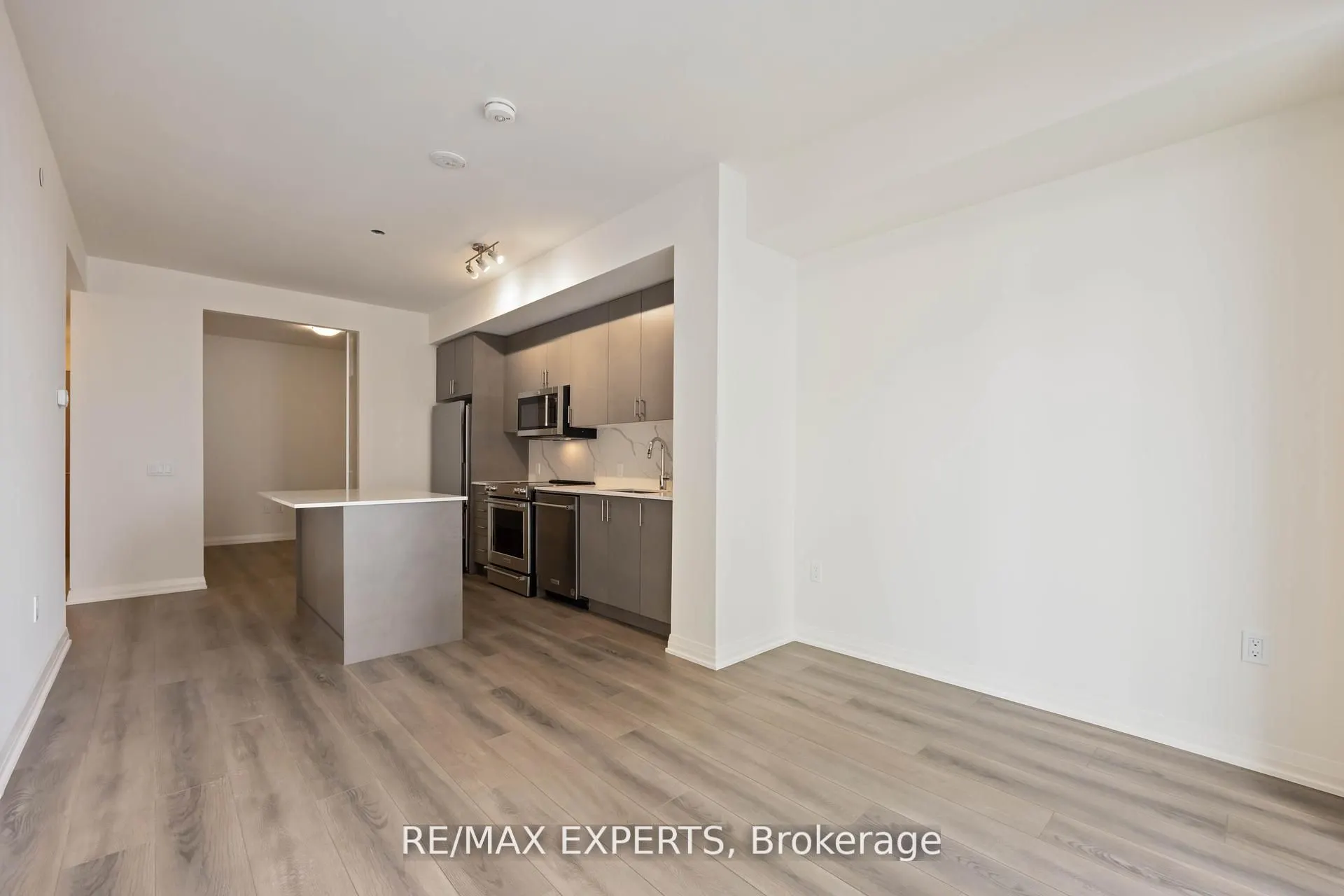 8960 Jane Street, #1002