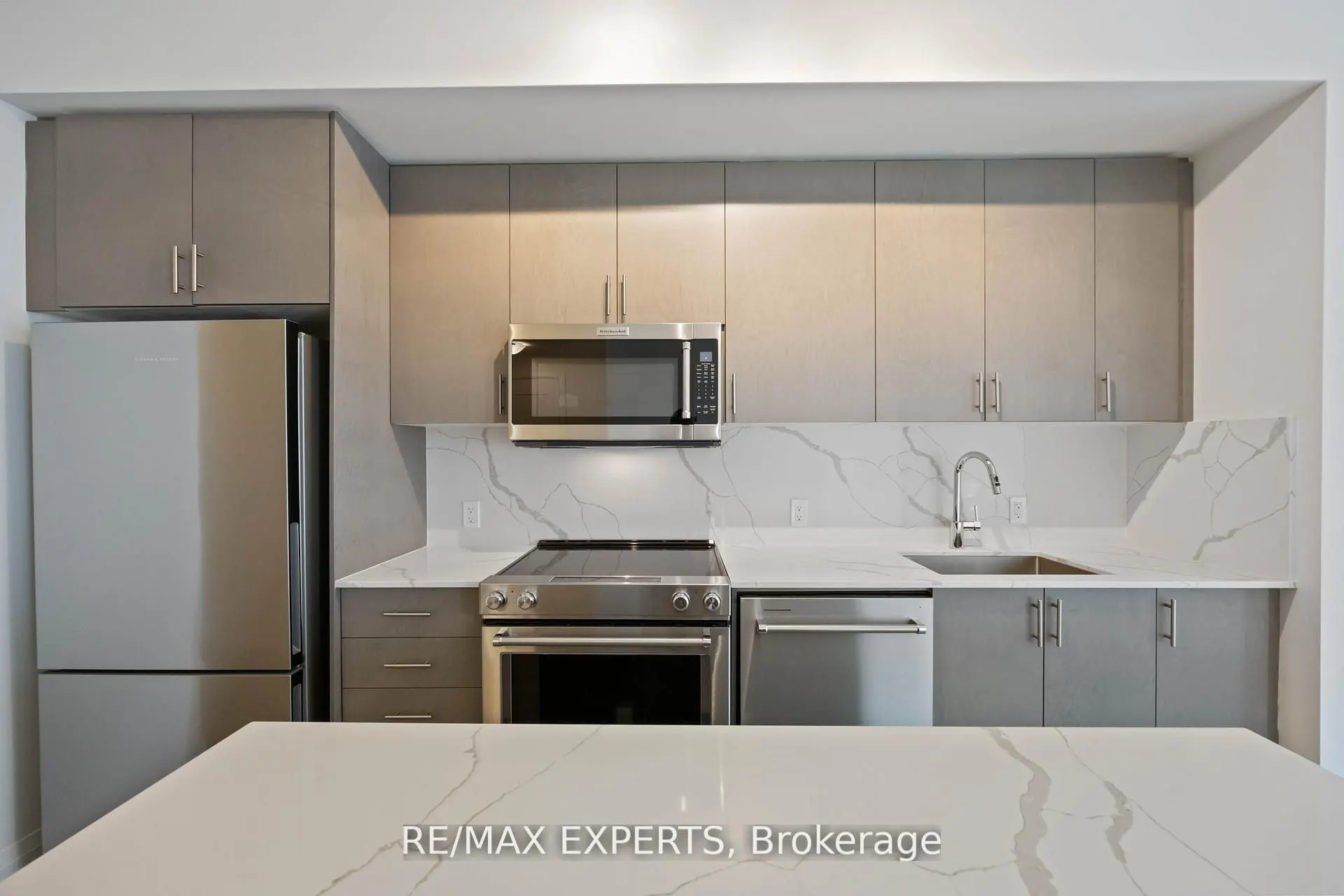 8960 Jane Street, #1002