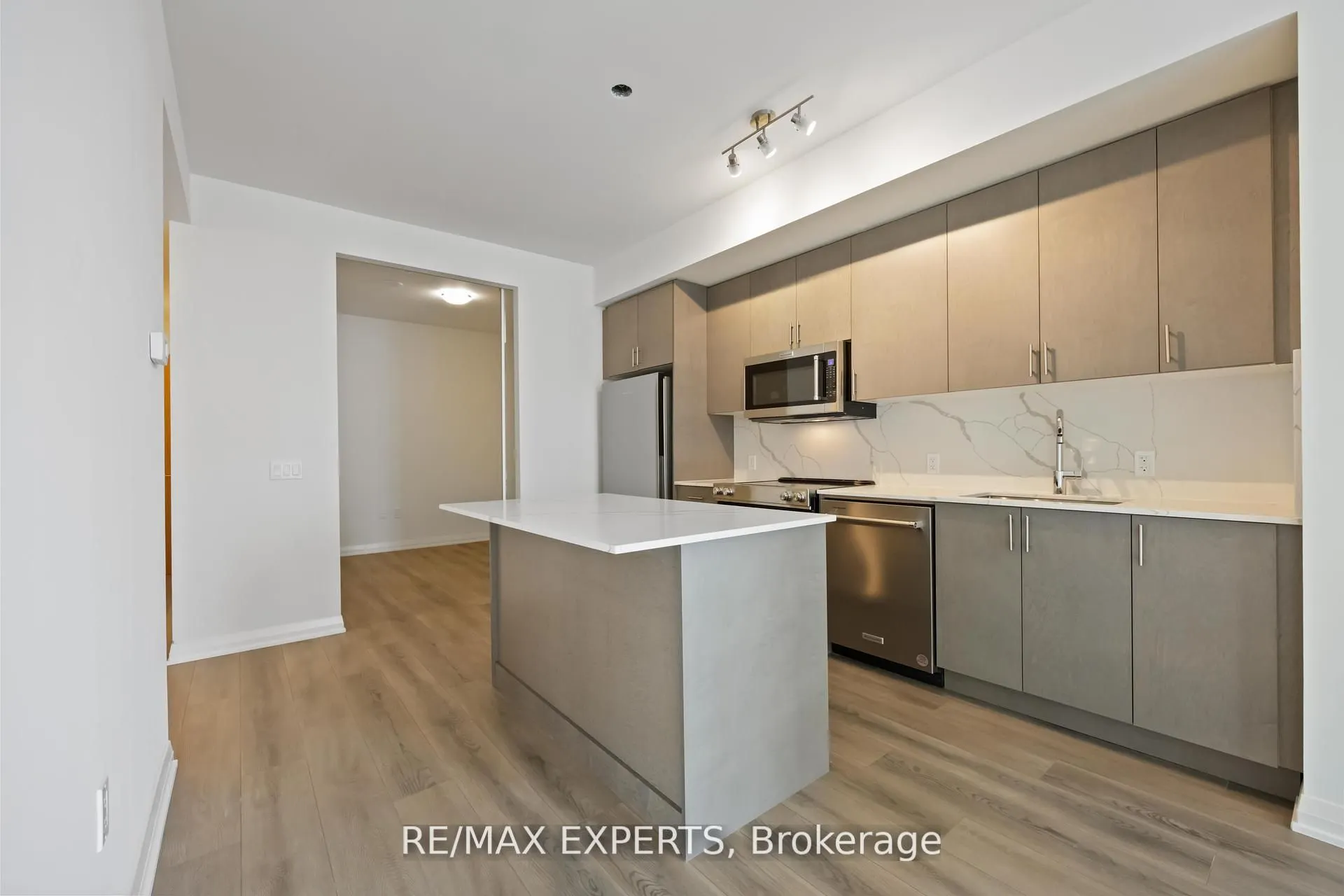 8960 Jane Street, #1002