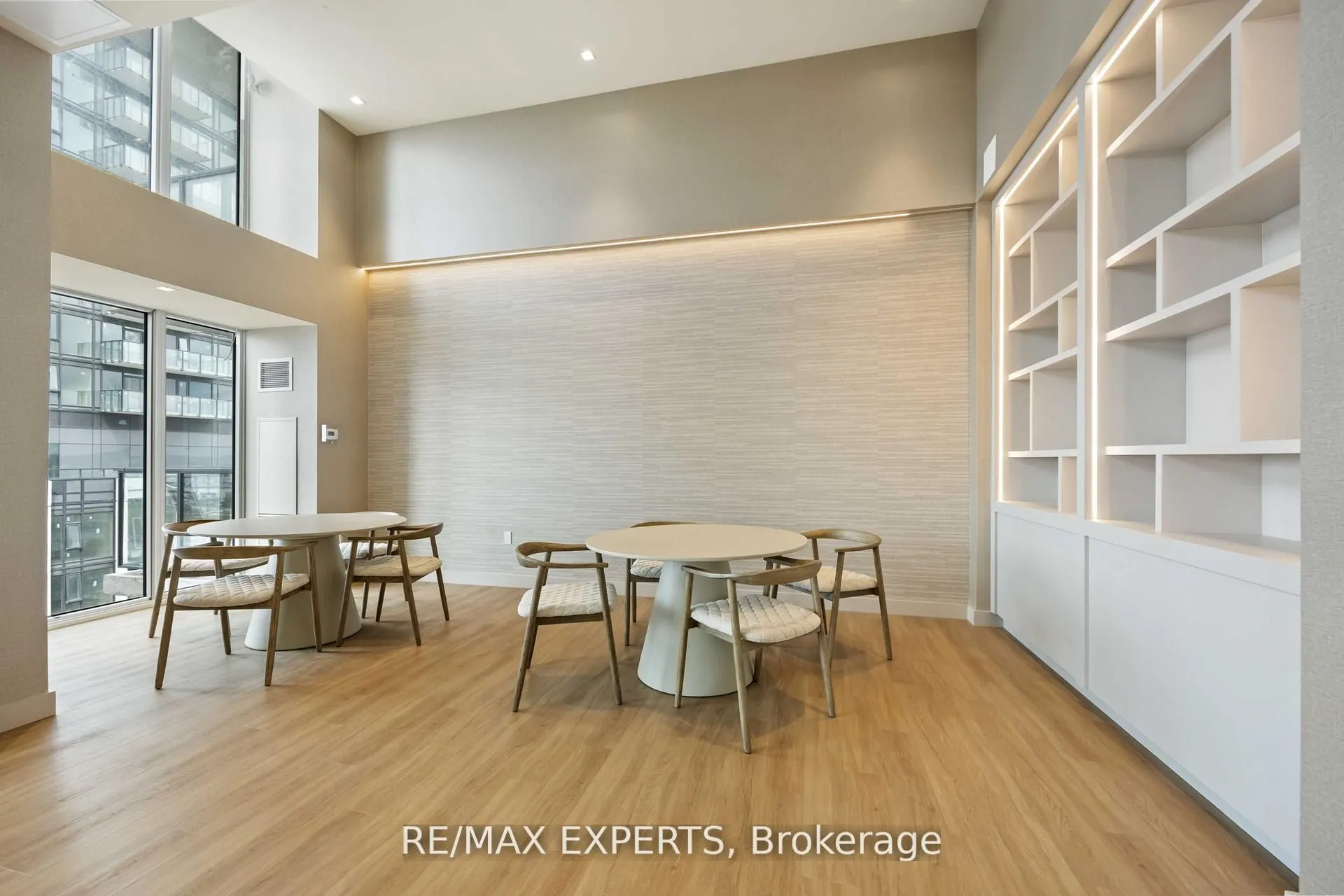 8960 Jane Street, #1002