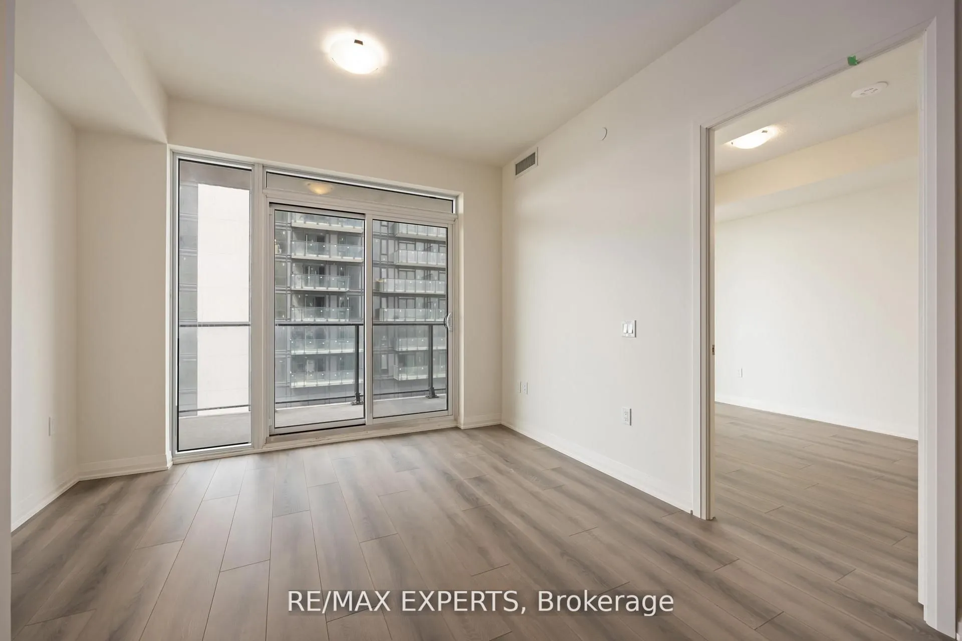 8960 Jane Street, #1002