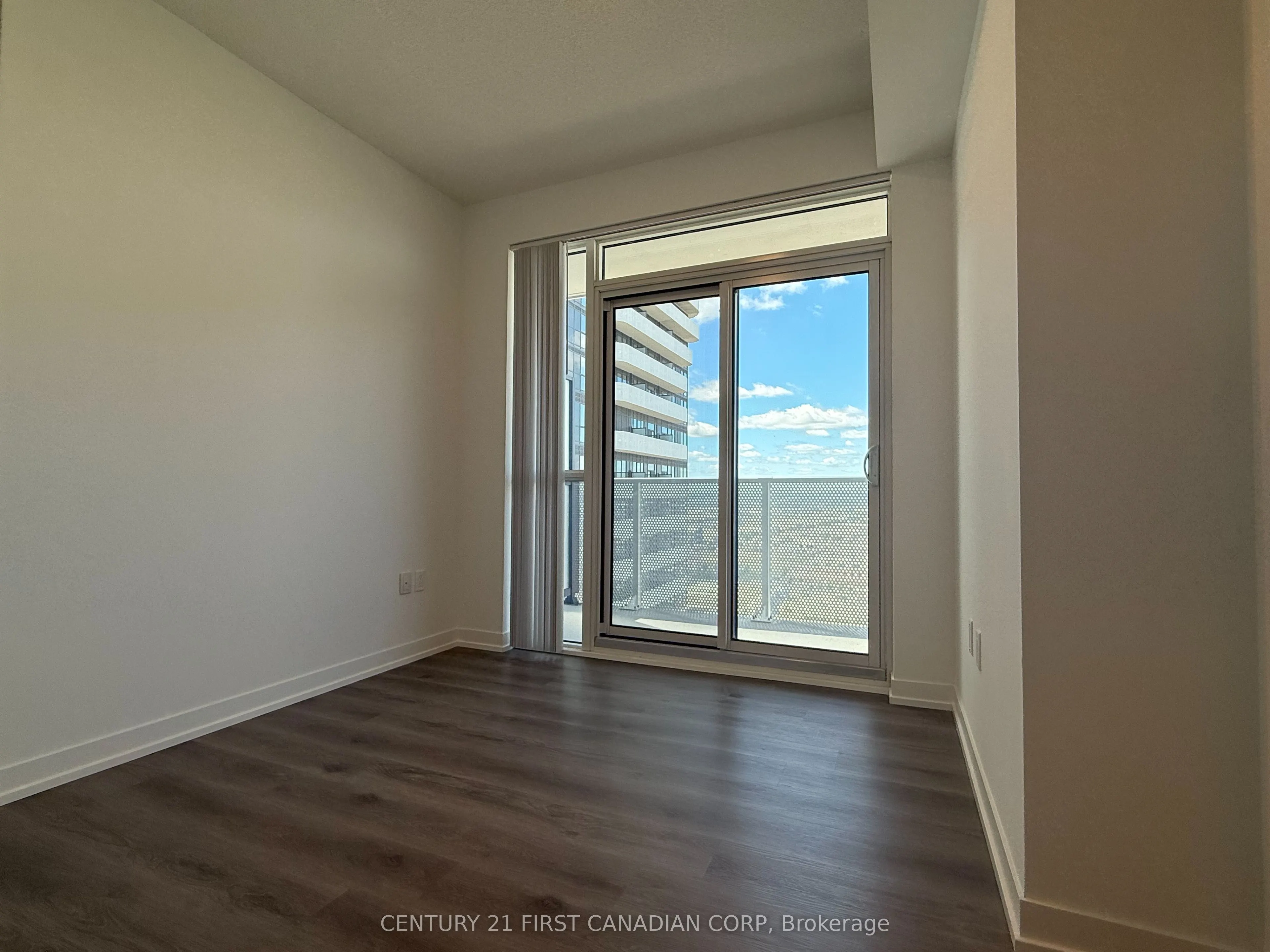 28 Interchange Way N, #D-3705
