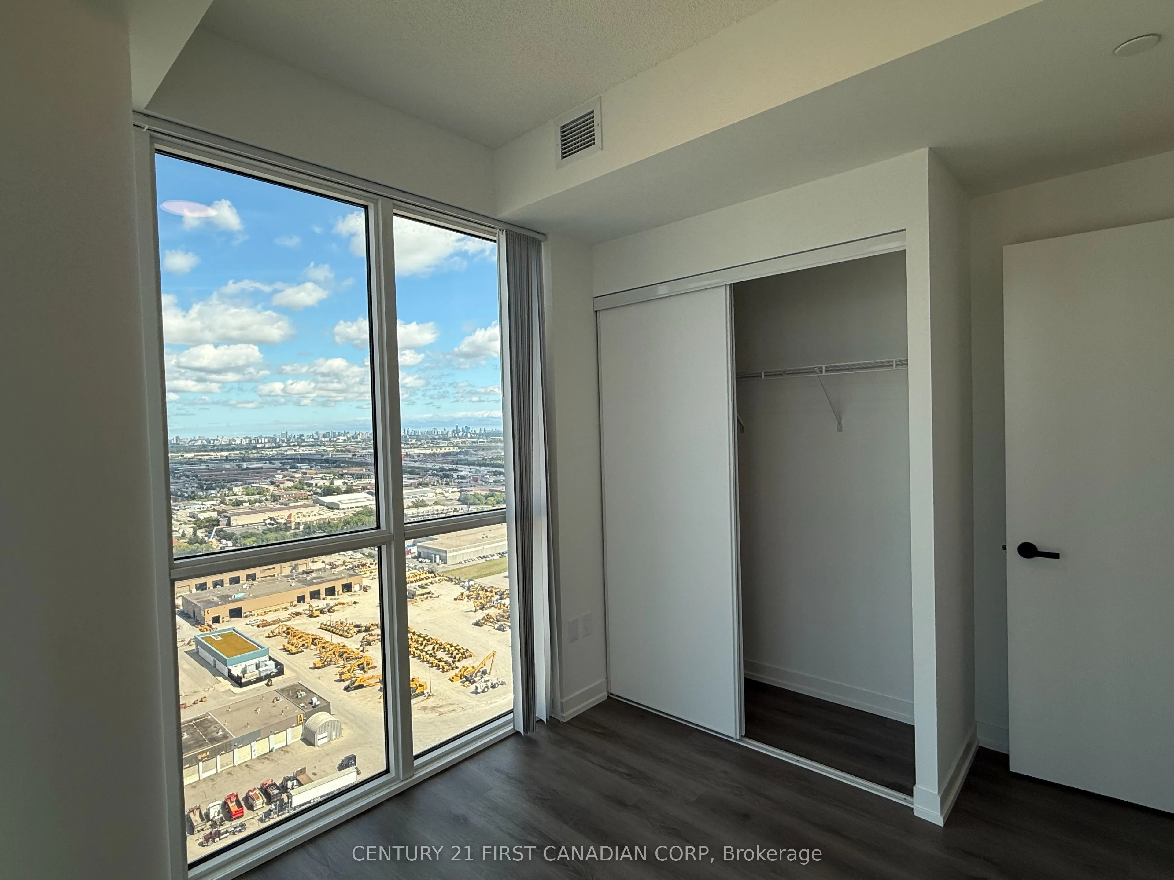 28 Interchange Way N, #D-3705