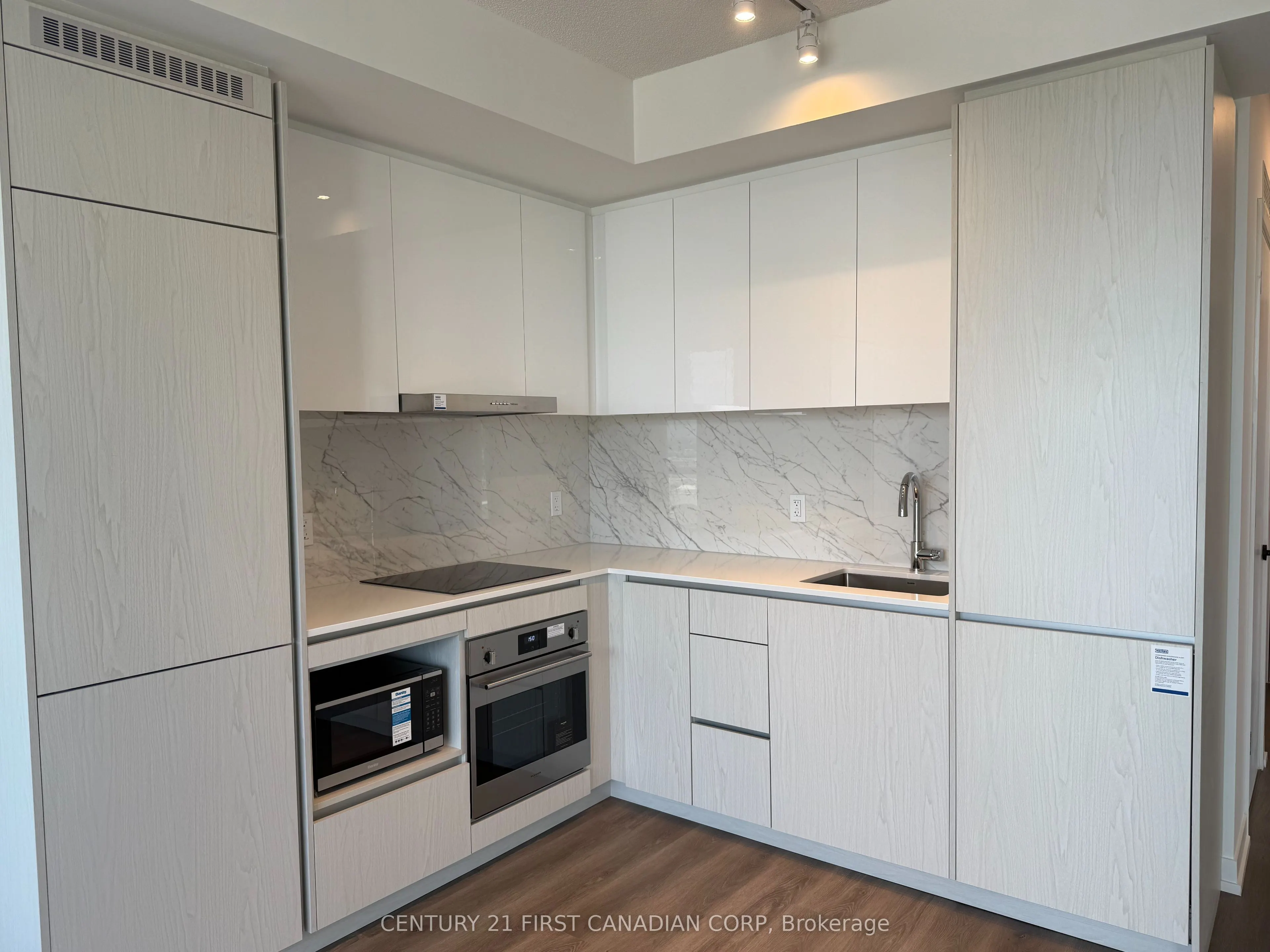 28 Interchange Way N, #D-3705