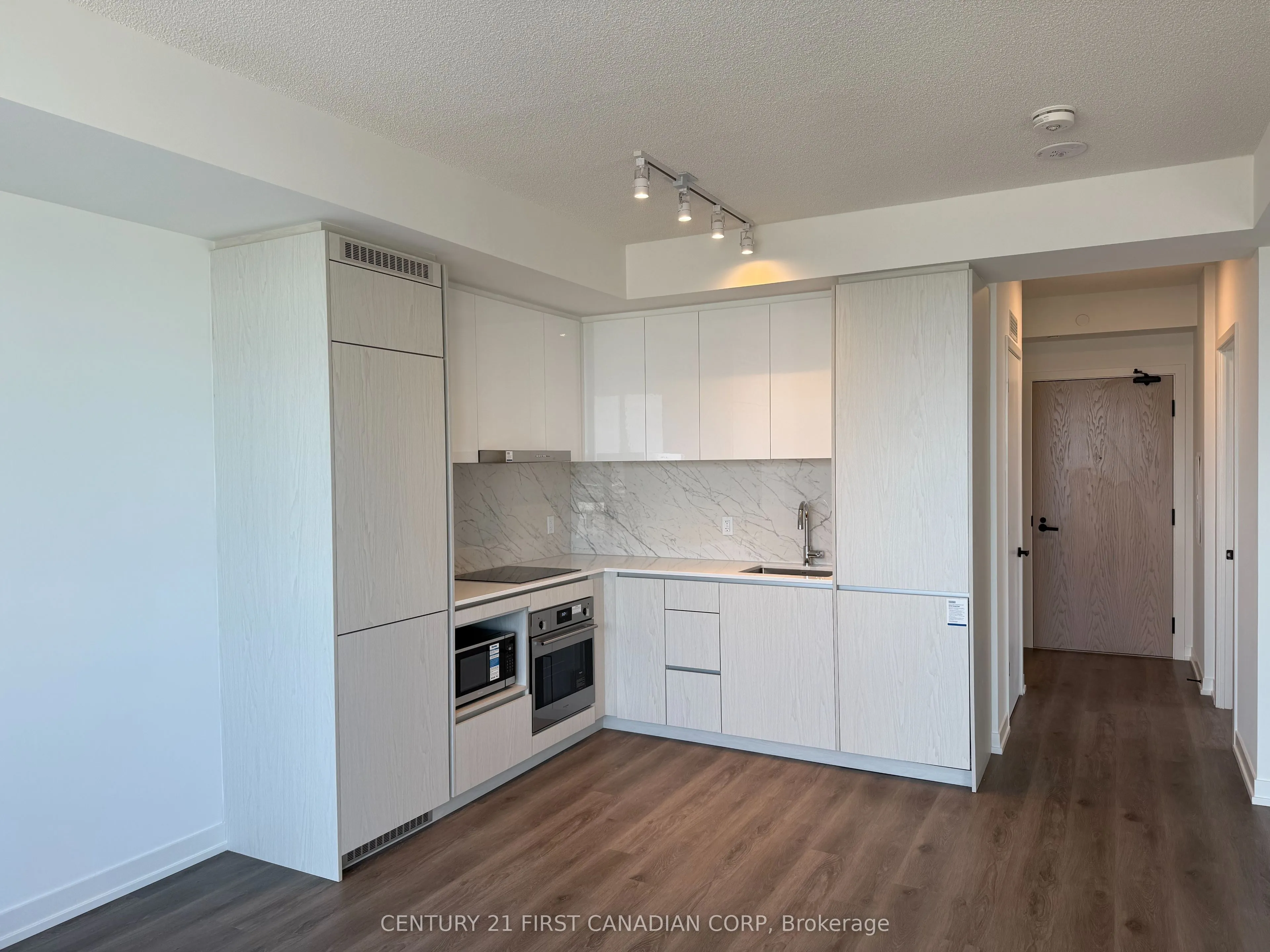 28 Interchange Way N, #D-3705