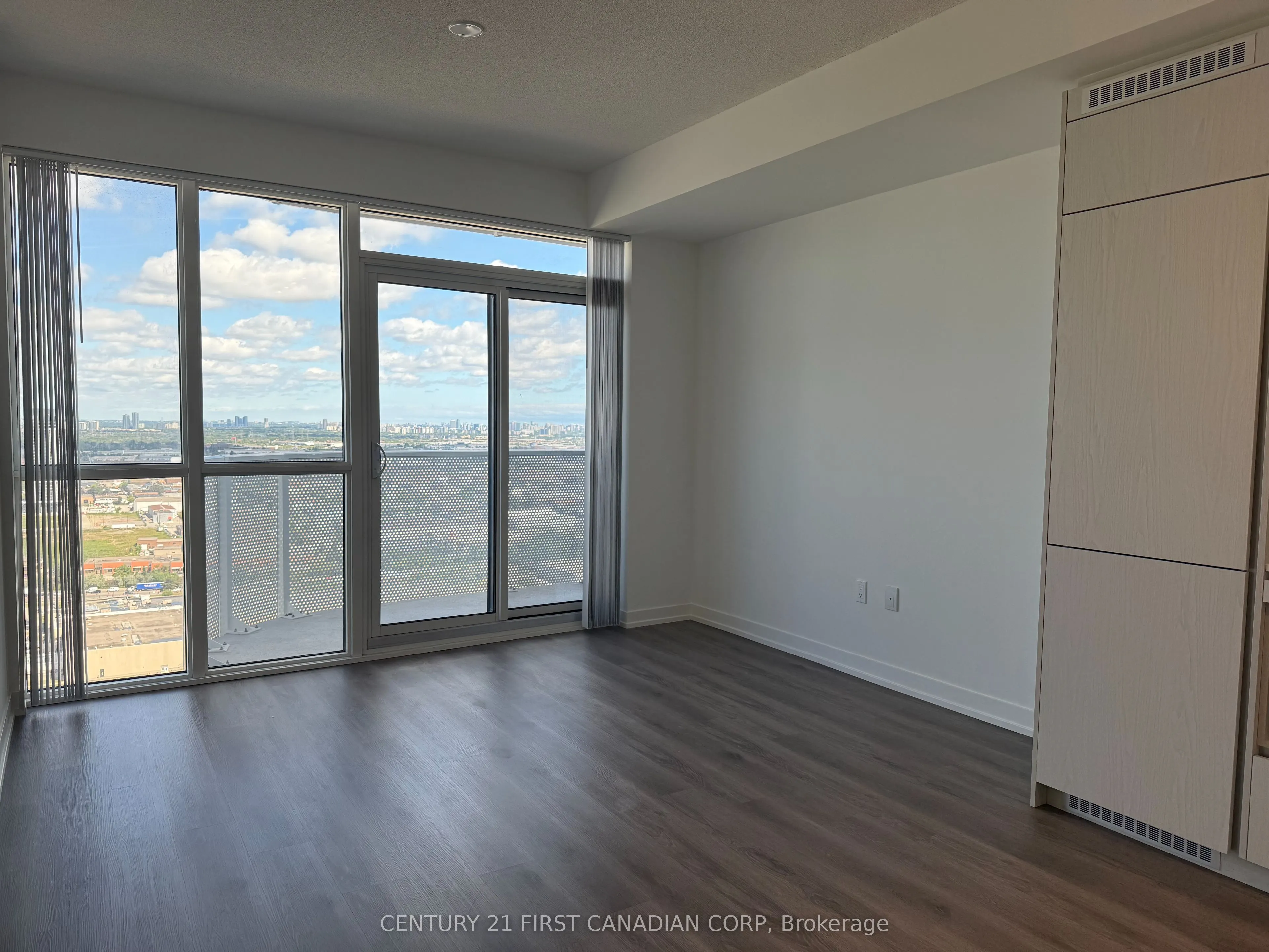 28 Interchange Way N, #D-3705