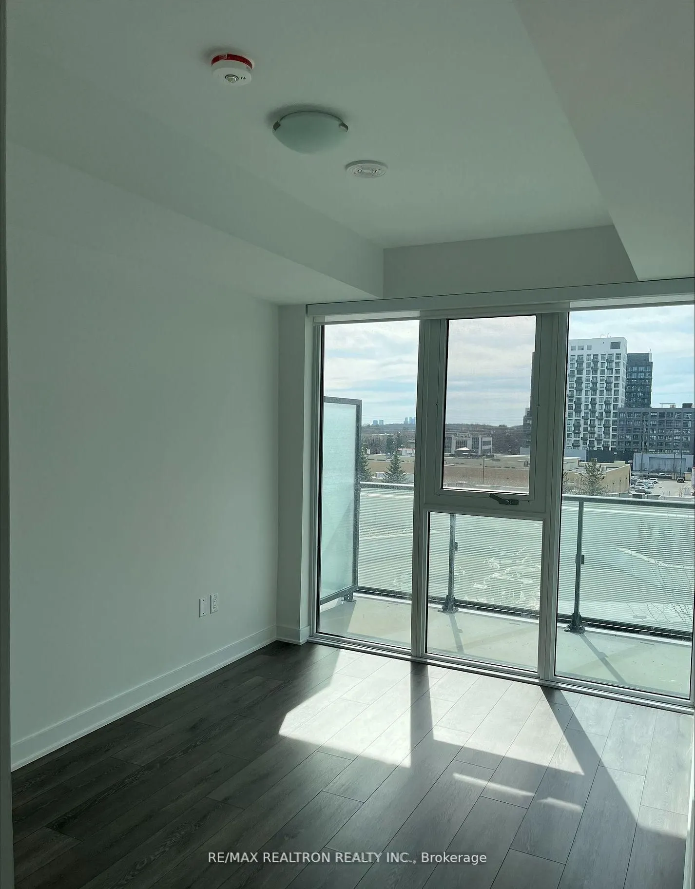 95 Oneida Crescent, #410