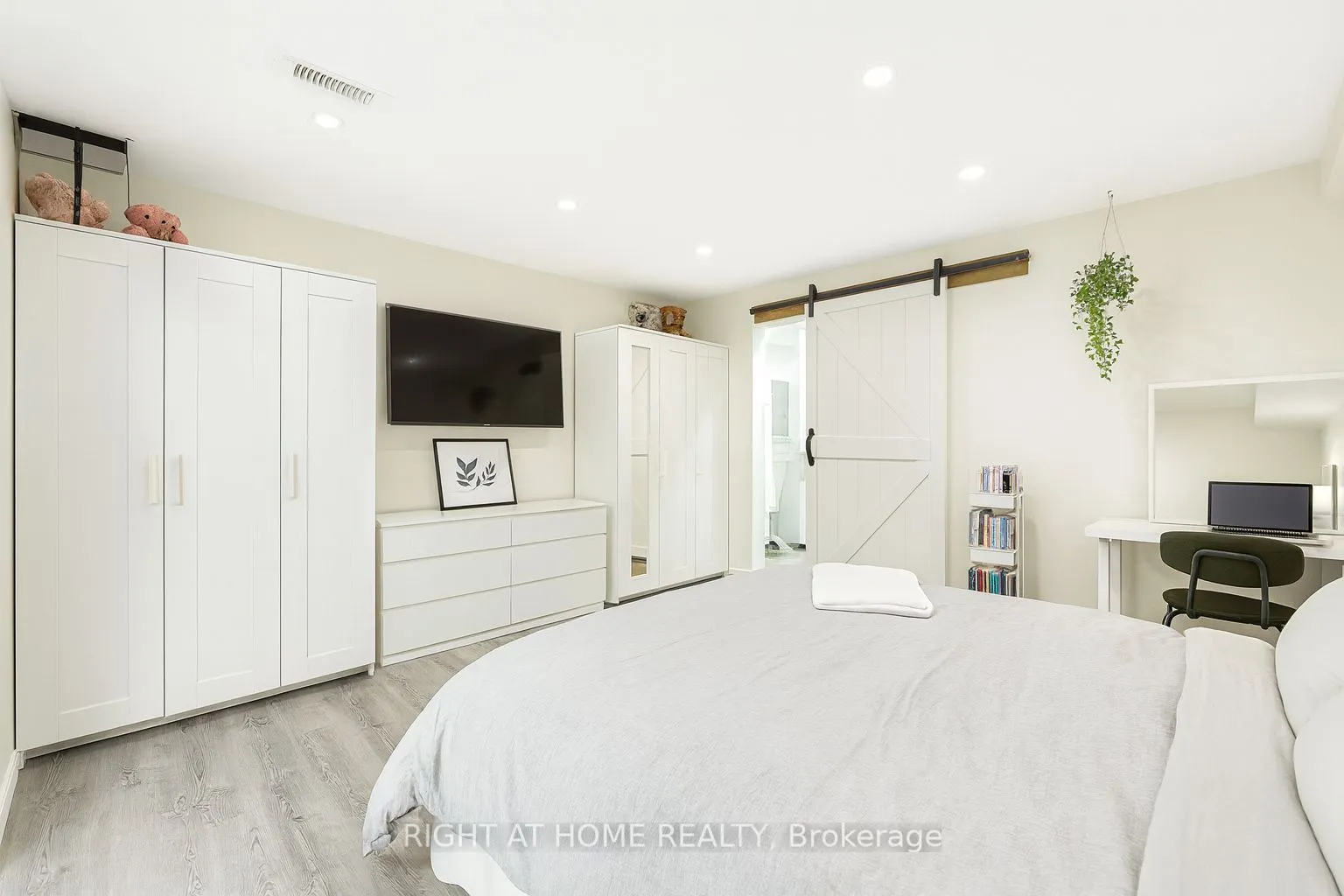 32 Grandview Crescent