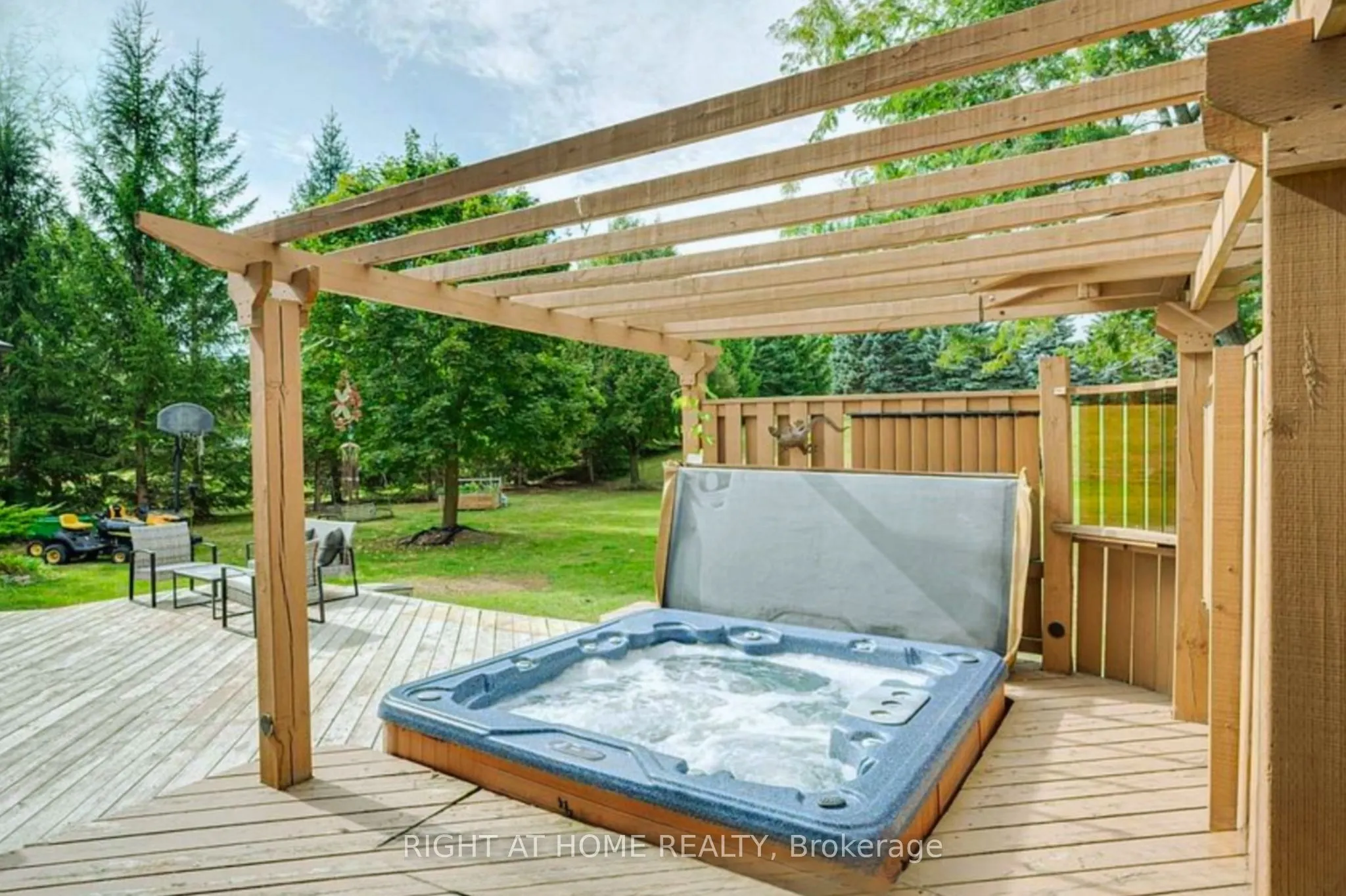 32 Grandview Crescent