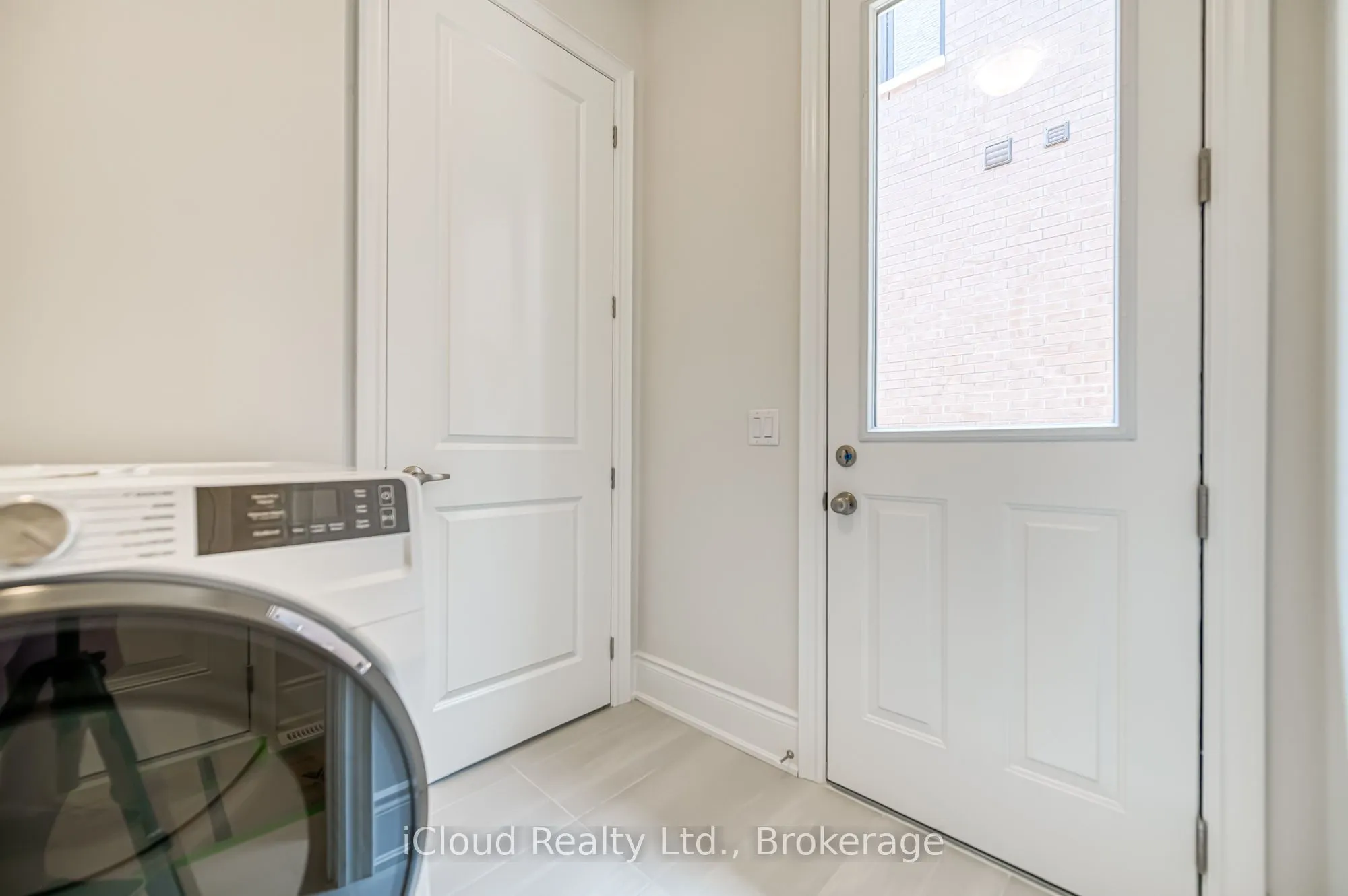 160 Winthrop Crescent