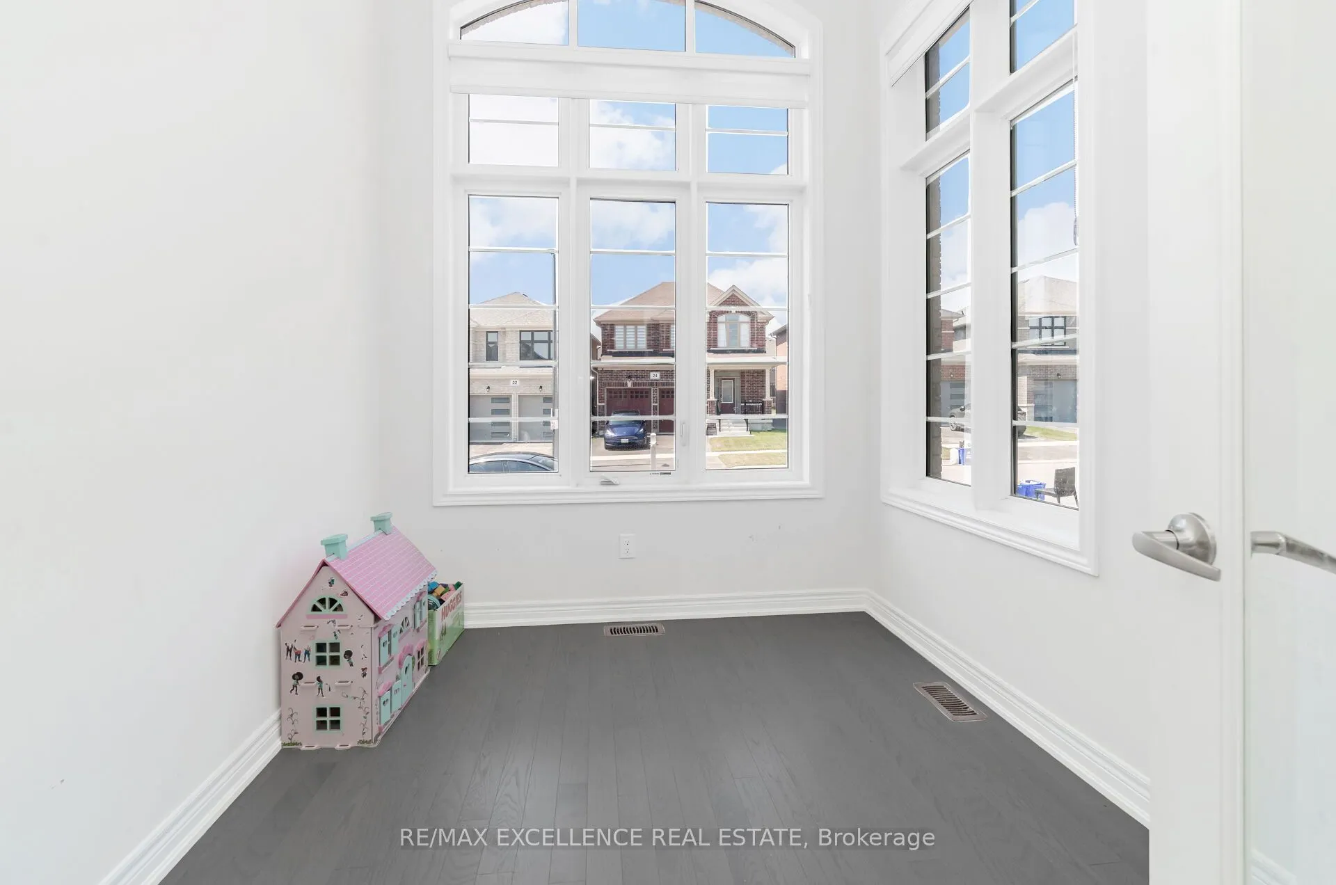 25 Sam Battaglia Crescent