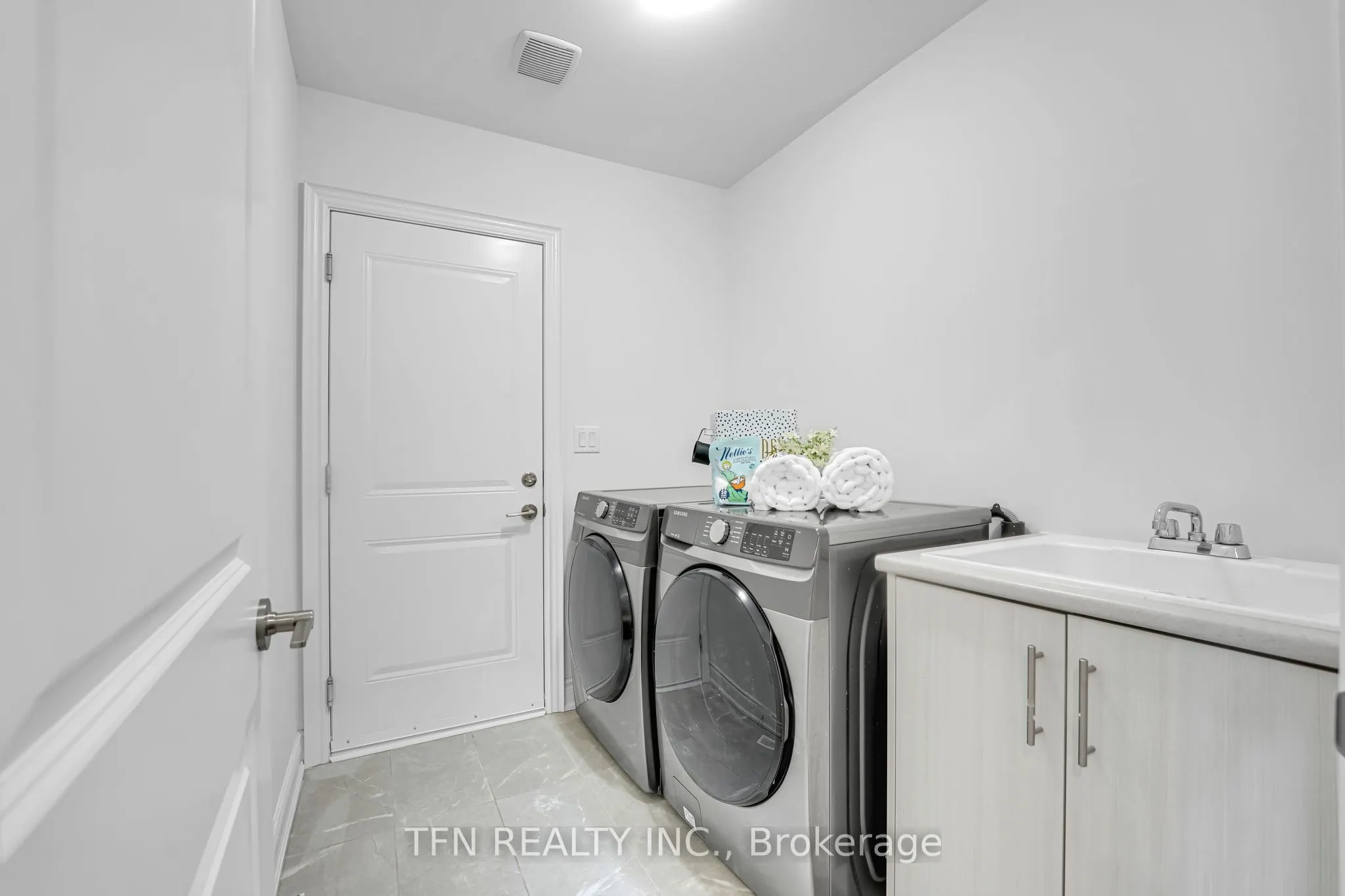 115 Bartram Crescent