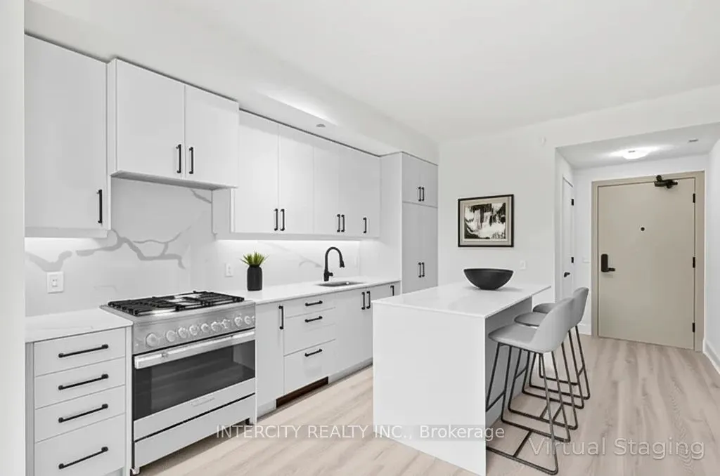 2075 King Road, #304