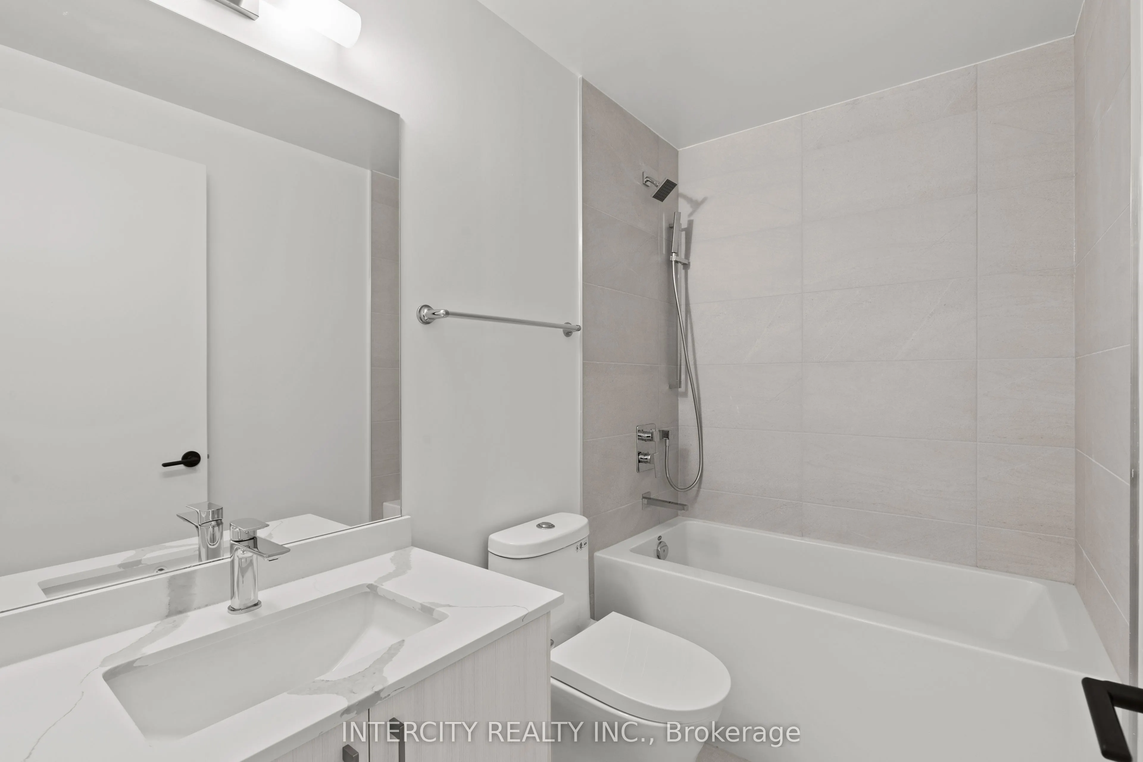 2075 King Road, #304