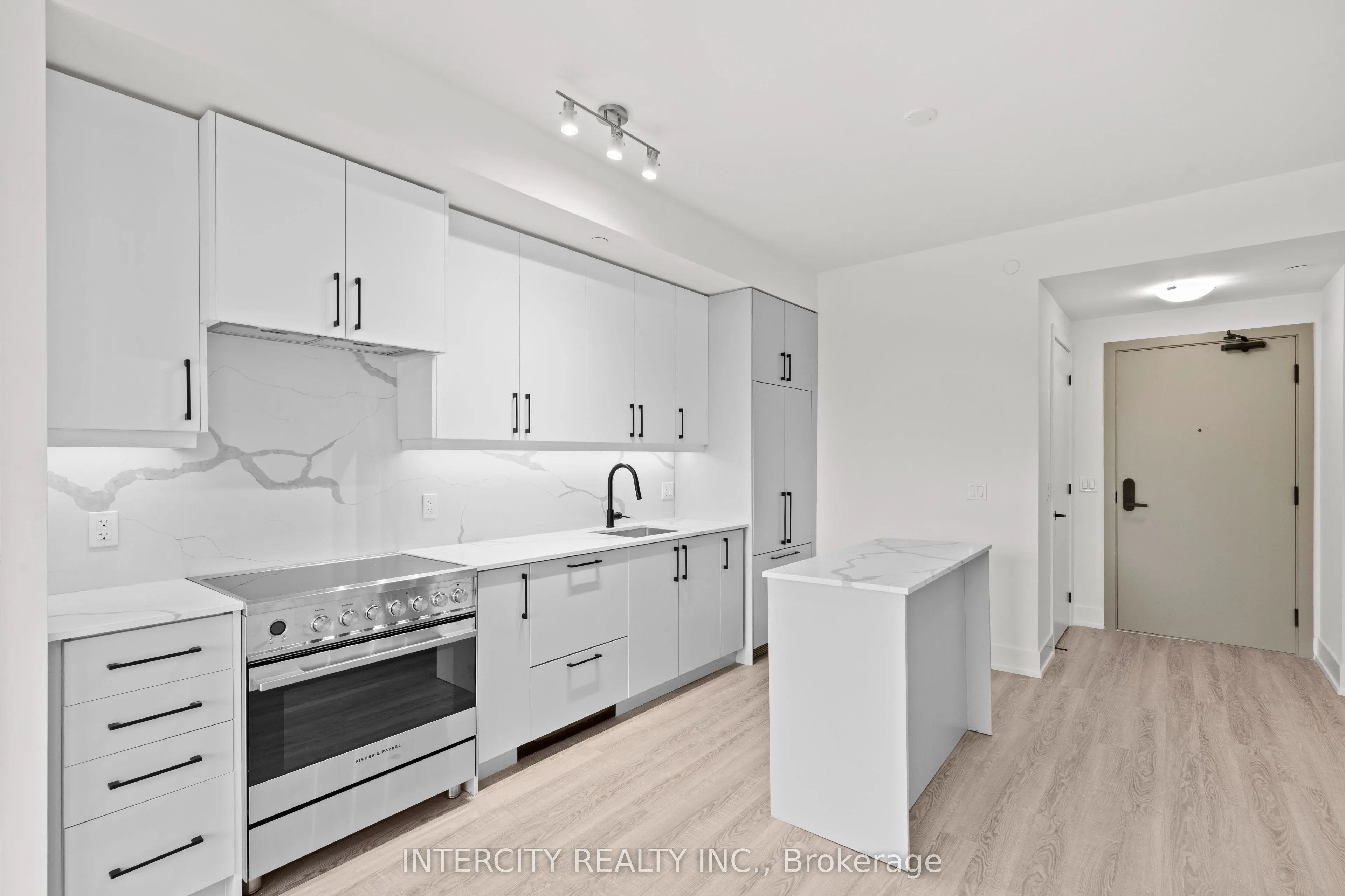 2075 King Road, #304