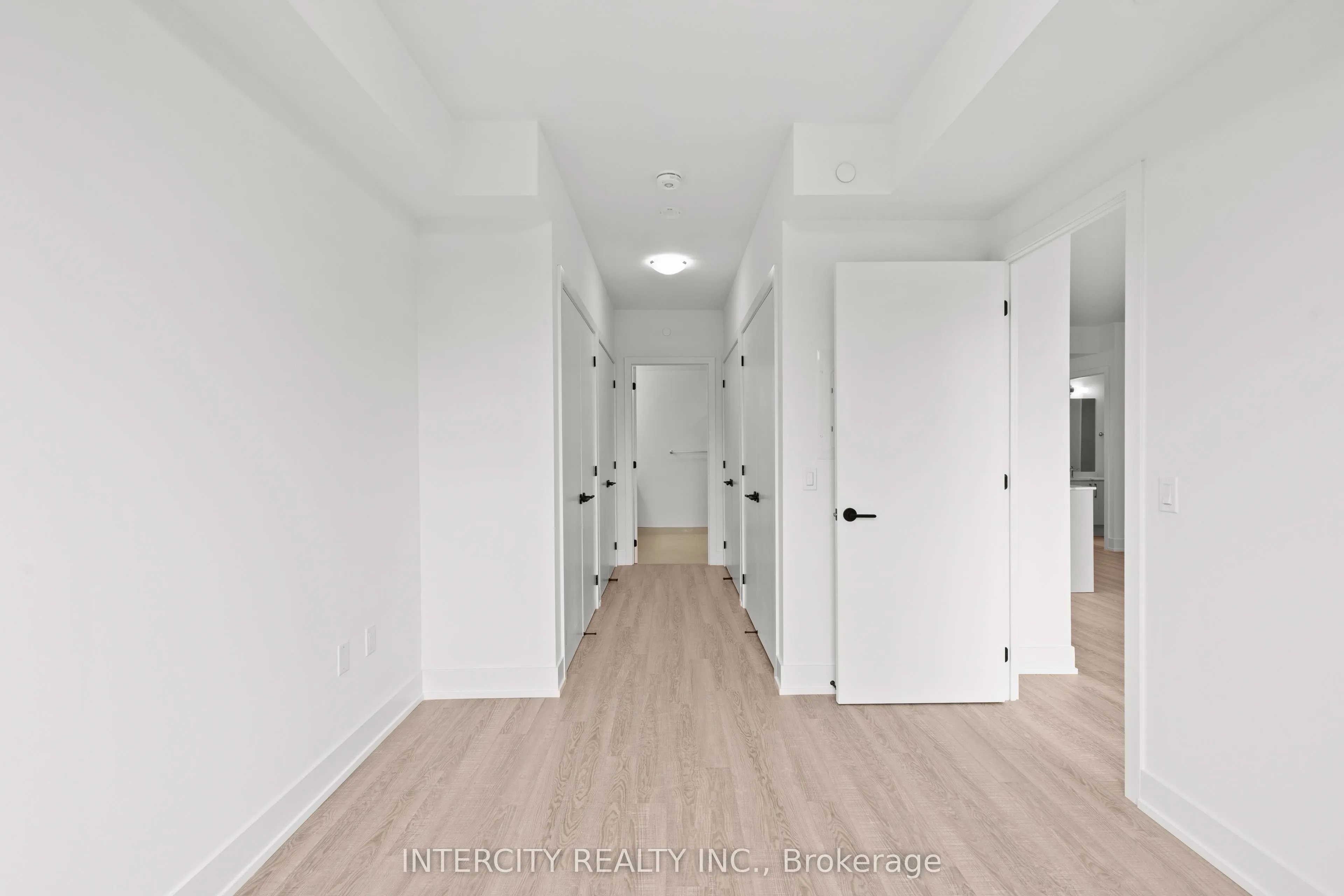 2075 King Road, #304