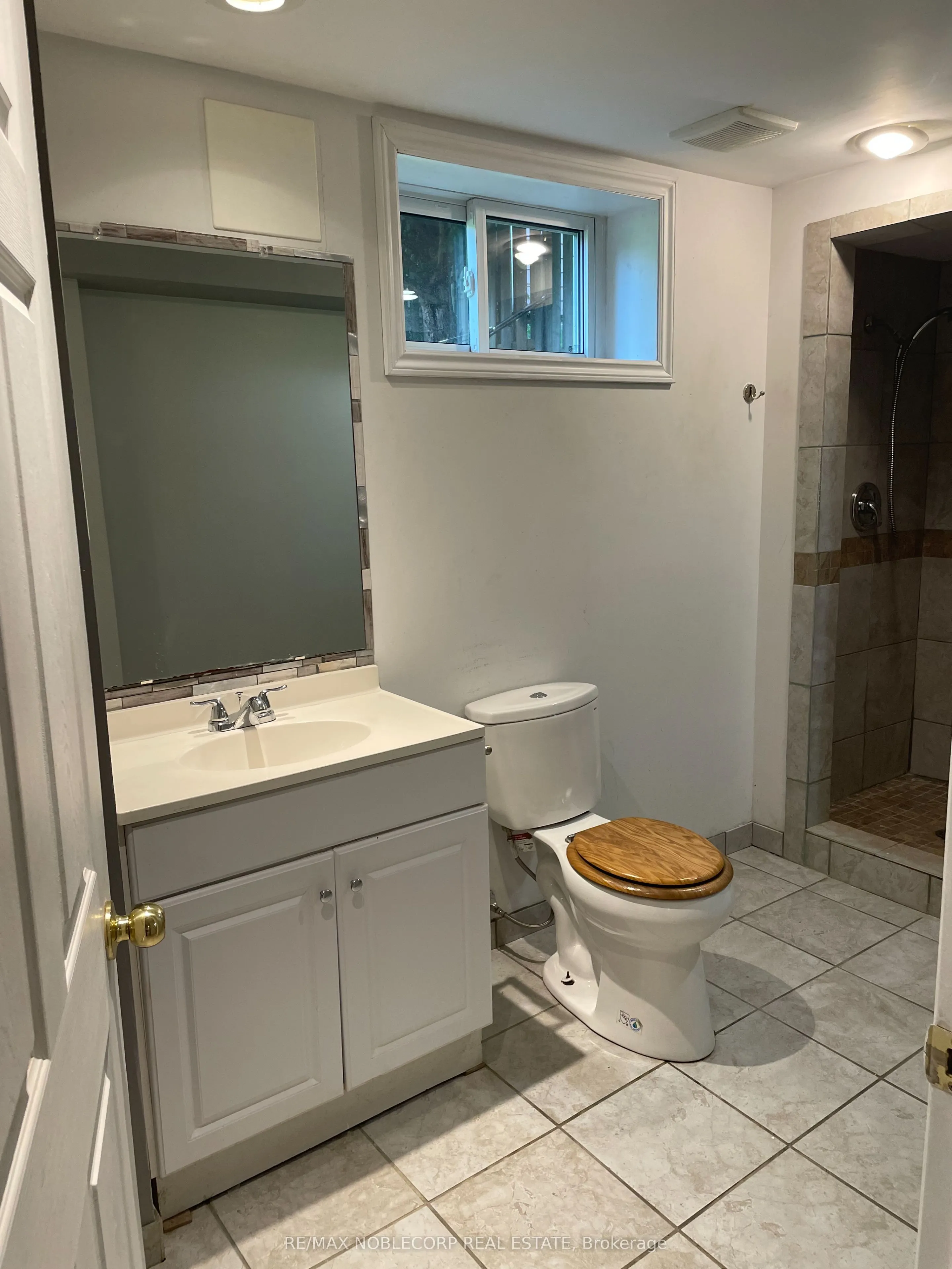 166 Collings Avenue, #Bsmt