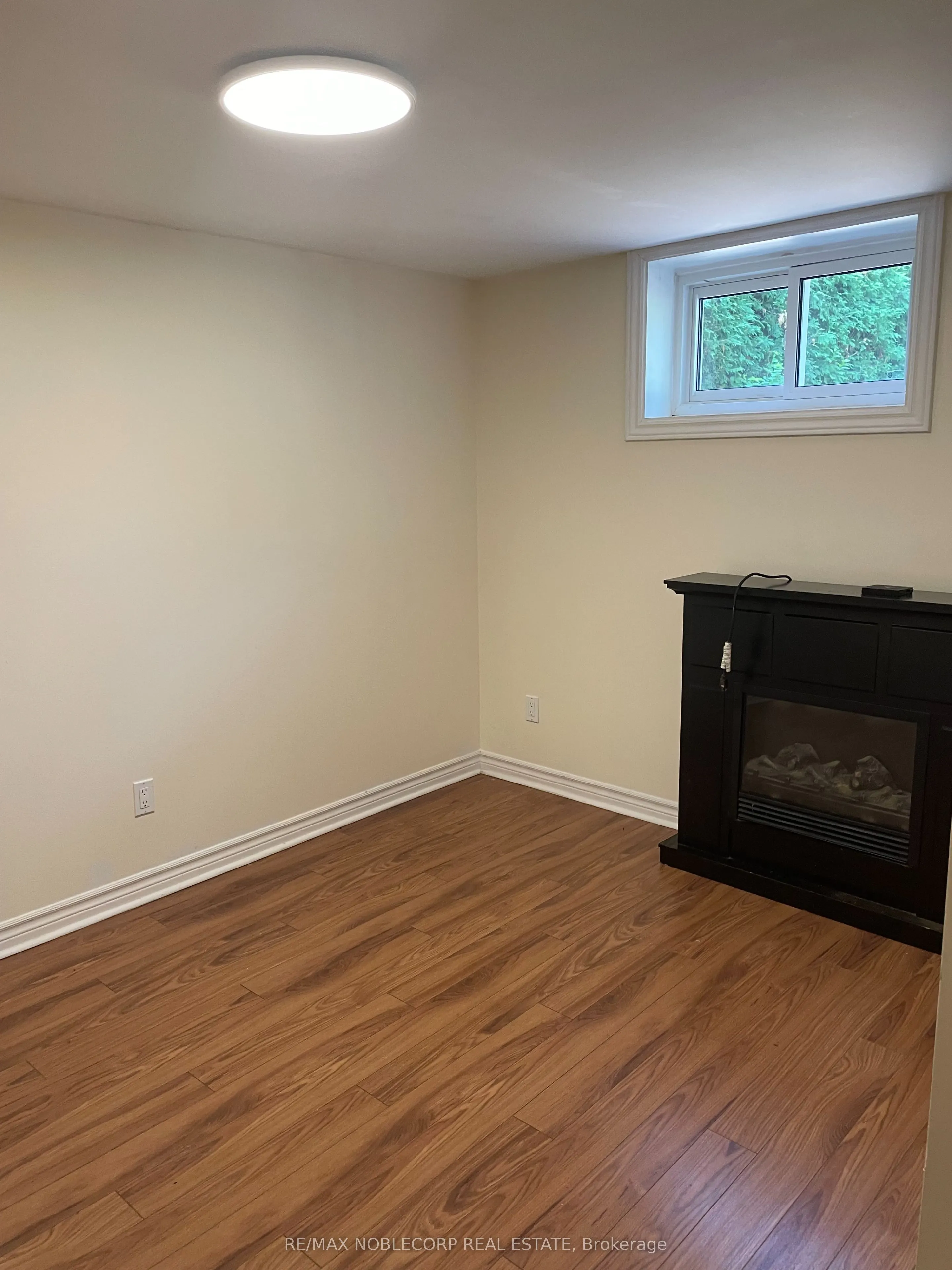 166 Collings Avenue, #Bsmt