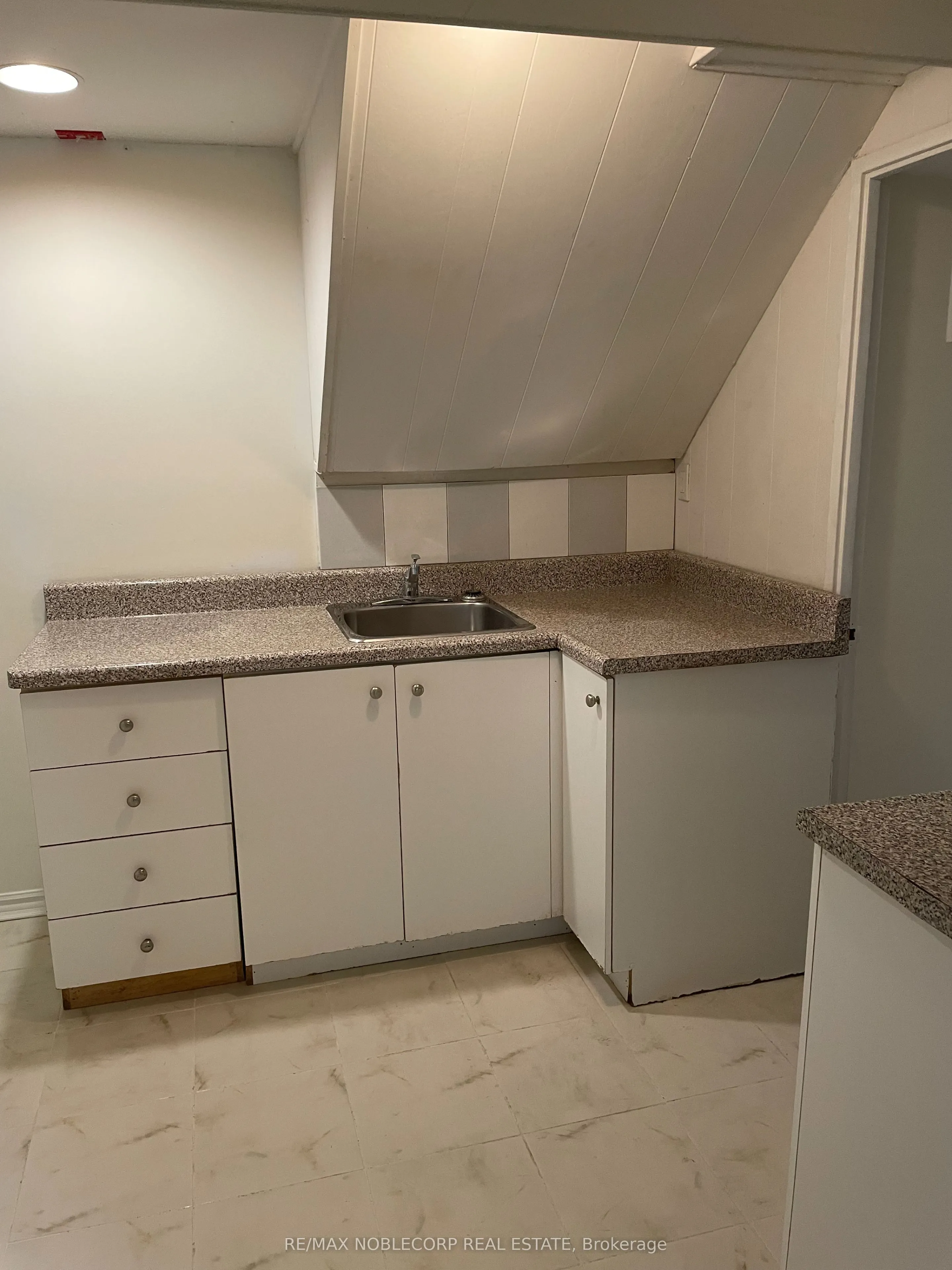 166 Collings Avenue, #Bsmt