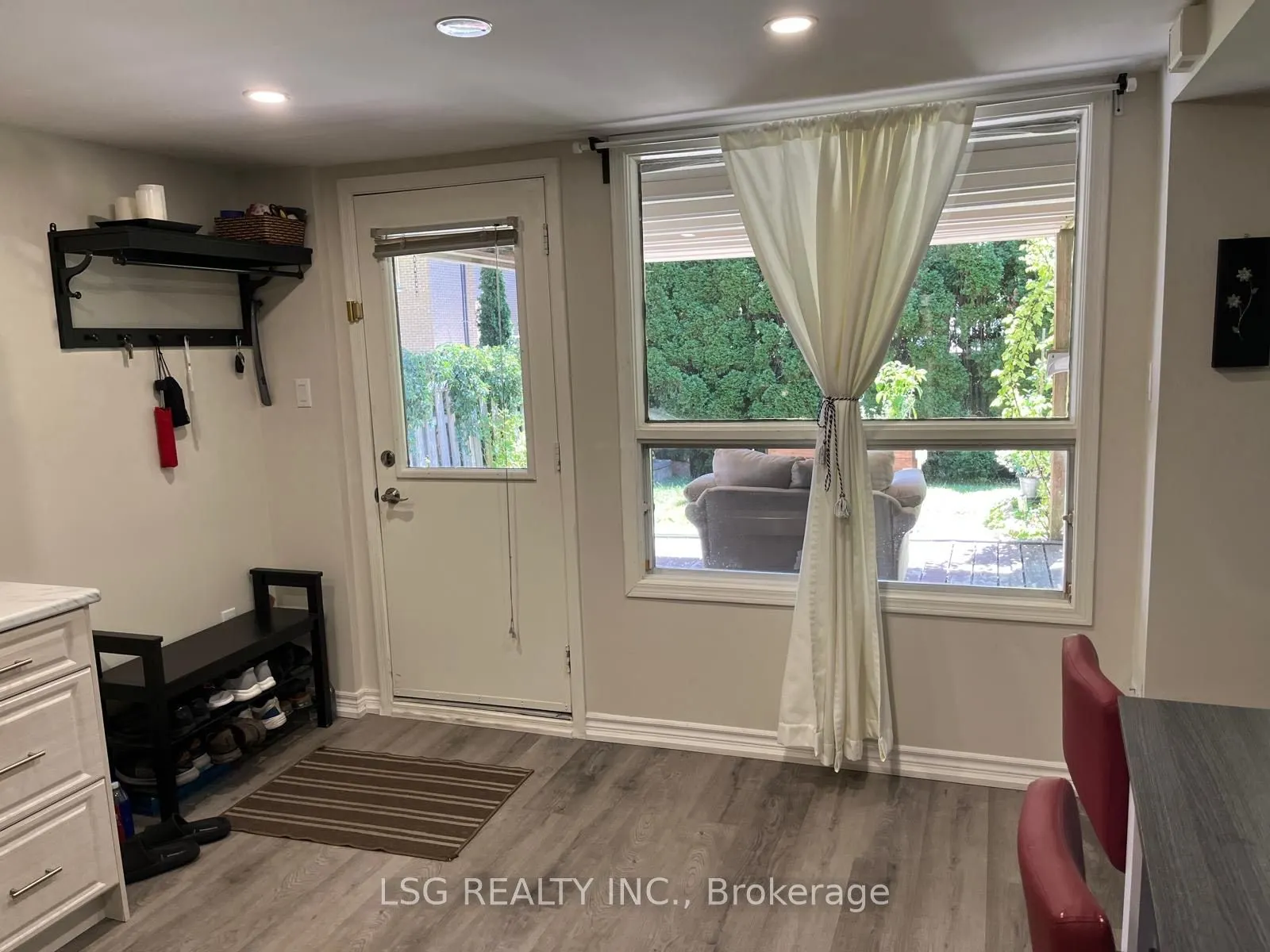 180 Elman Crescent