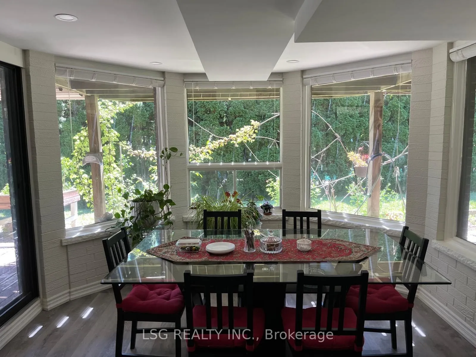 180 Elman Crescent