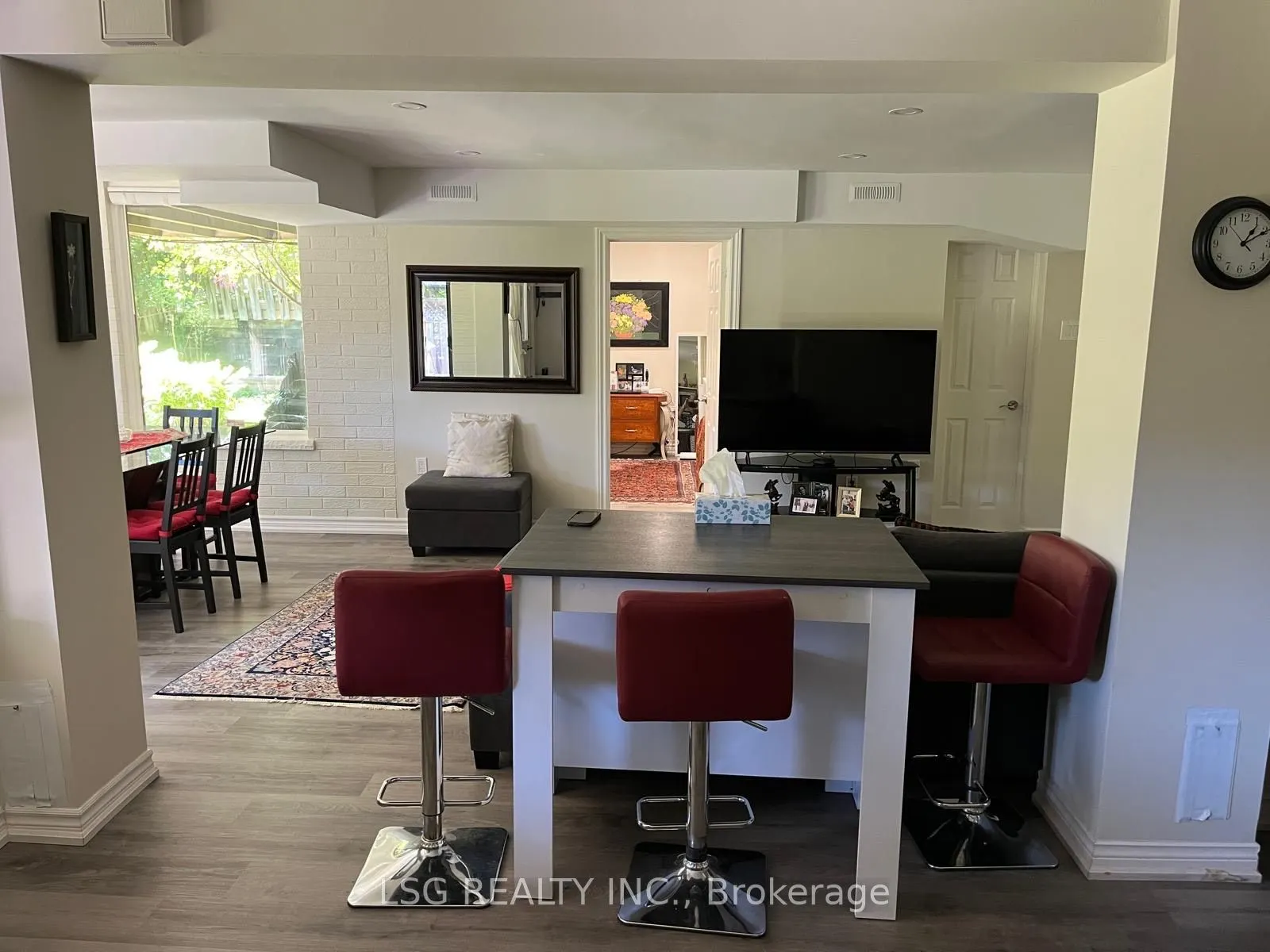180 Elman Crescent