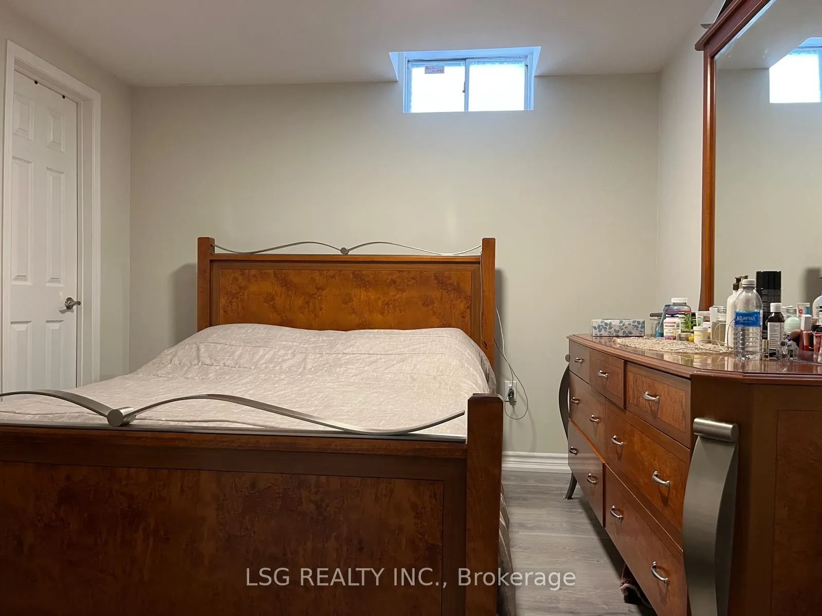 180 Elman Crescent