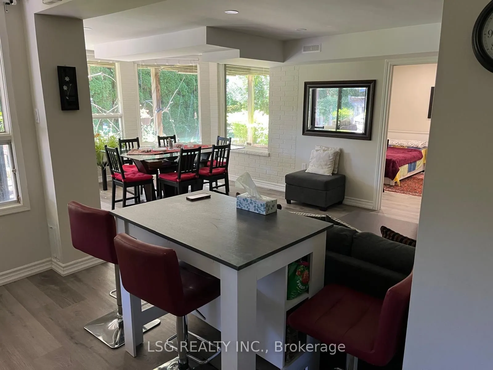 180 Elman Crescent