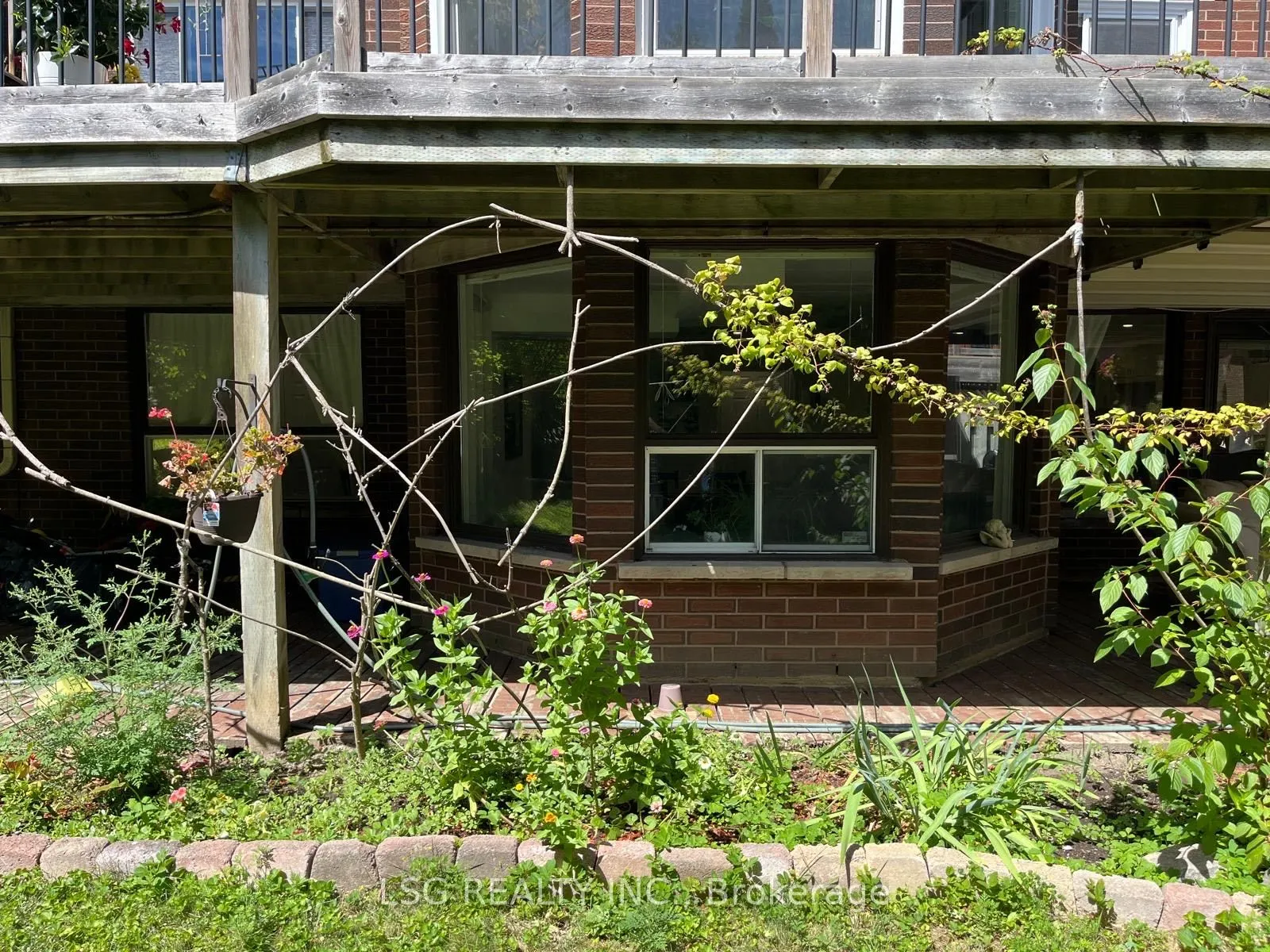 180 Elman Crescent