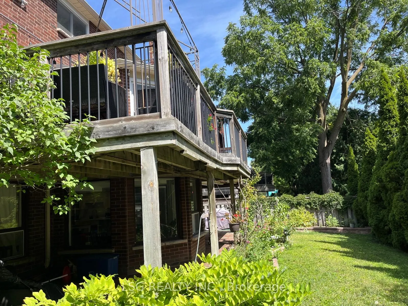 180 Elman Crescent