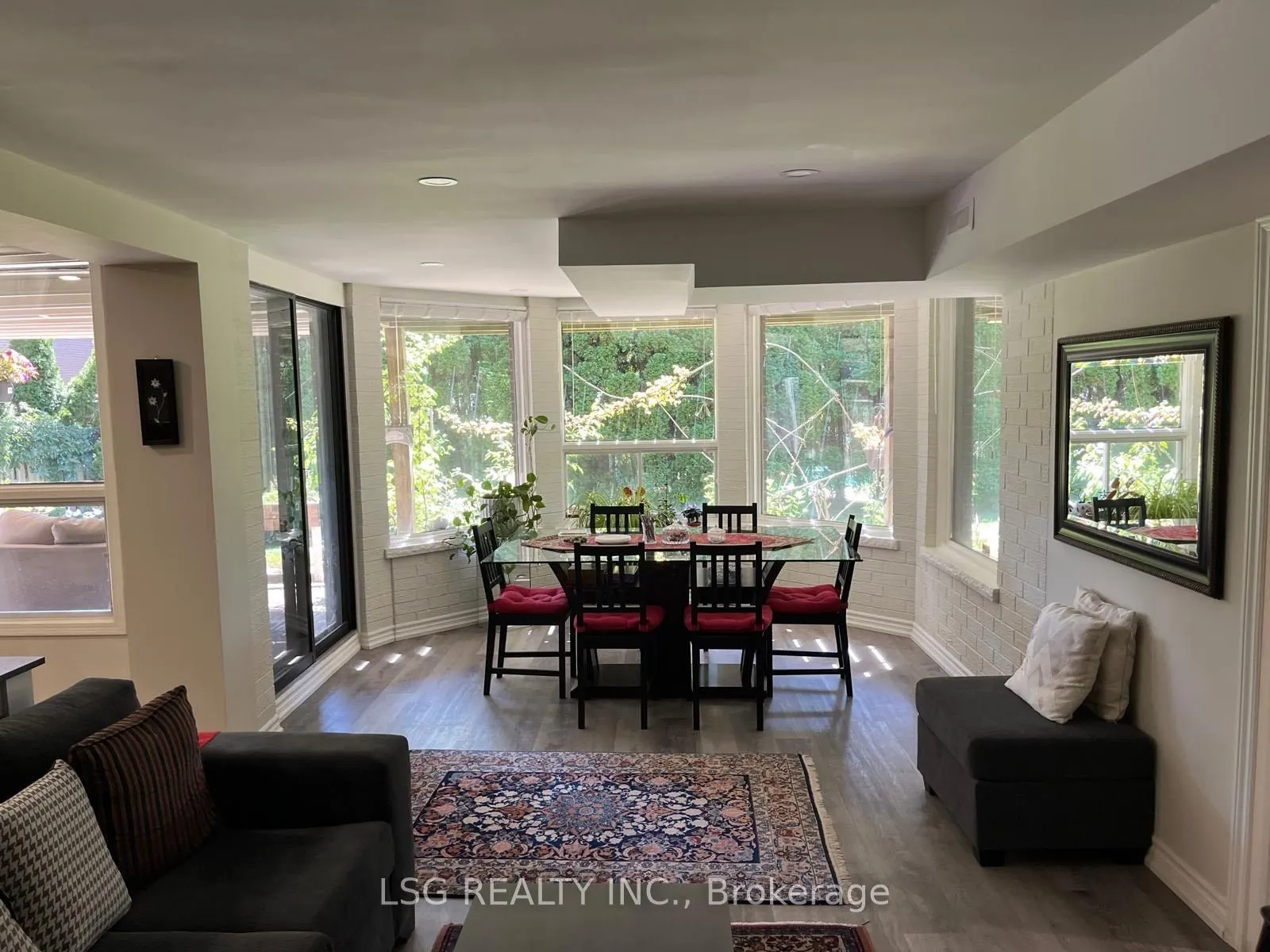 180 Elman Crescent