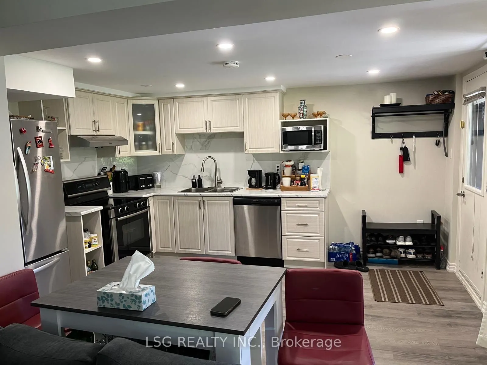 180 Elman Crescent