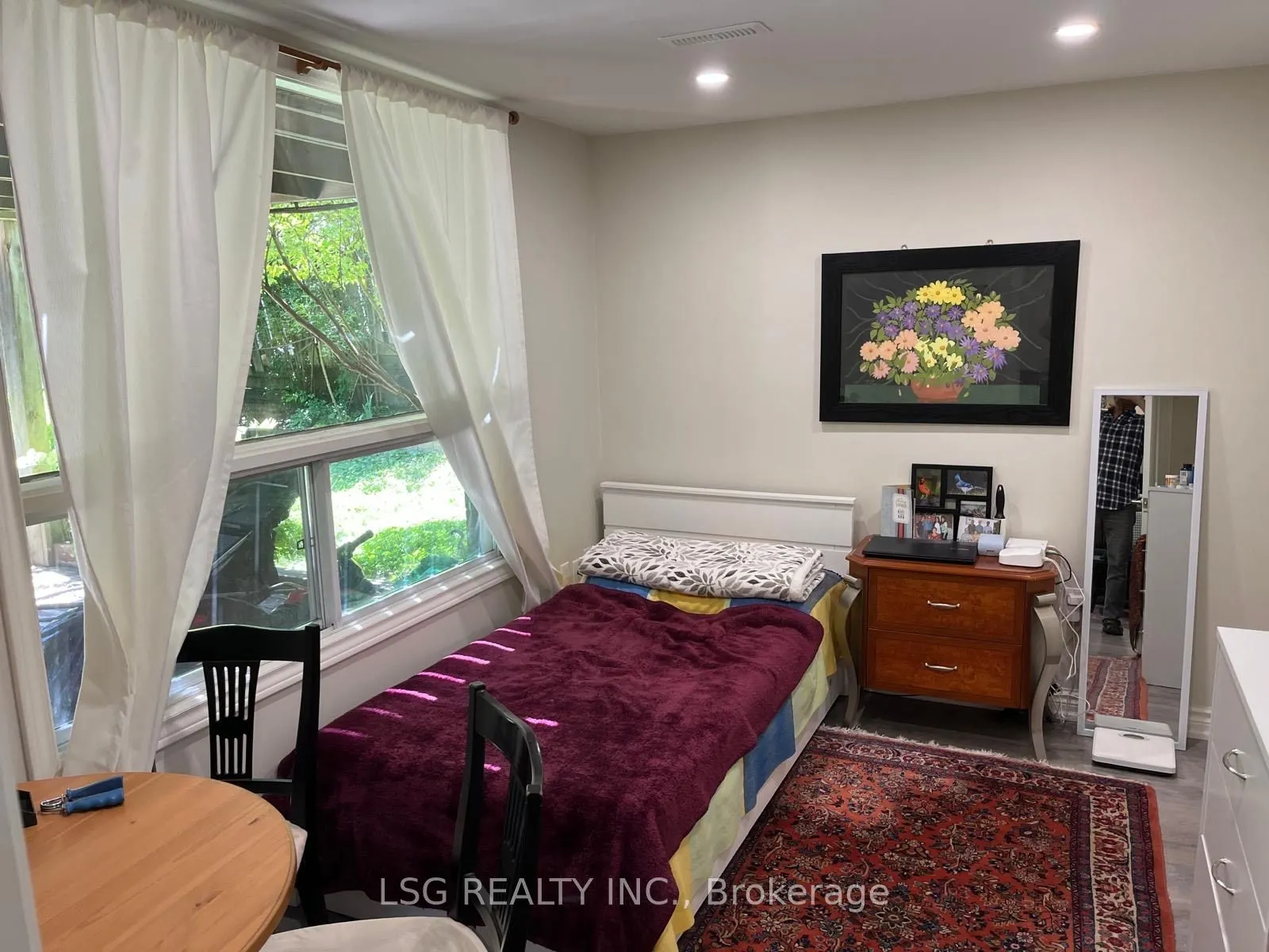 180 Elman Crescent
