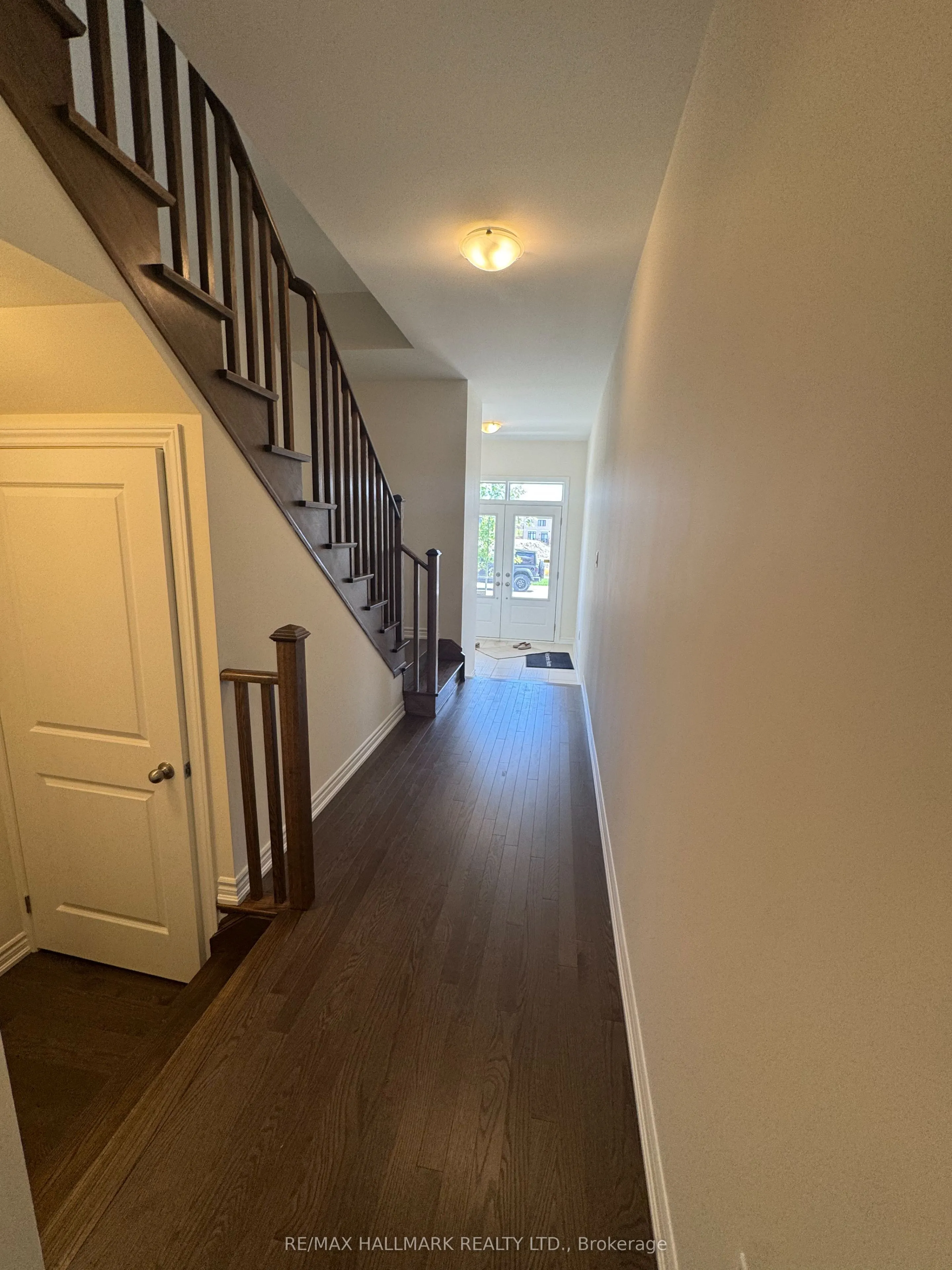 8 Haldimand Street