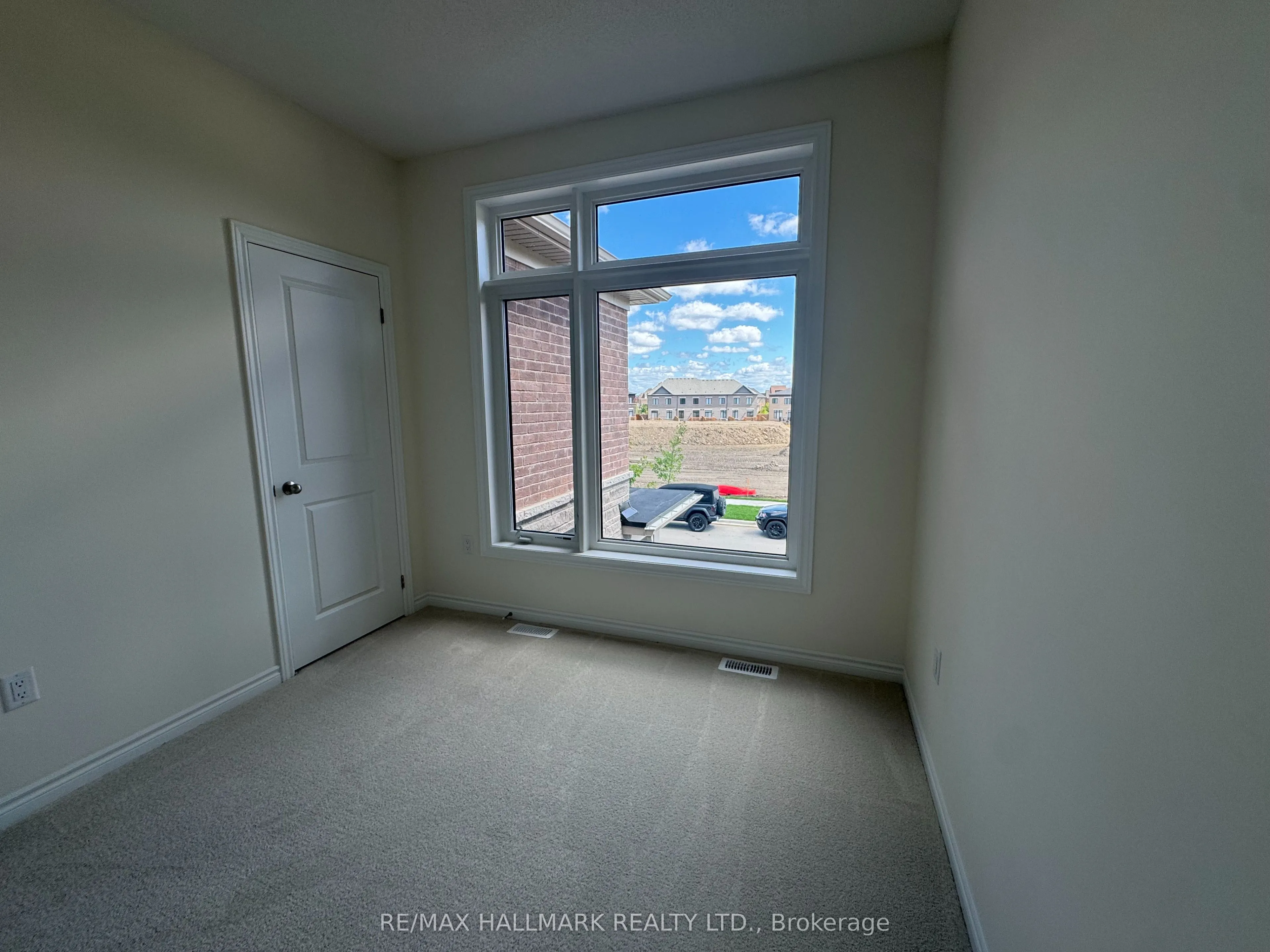 8 Haldimand Street