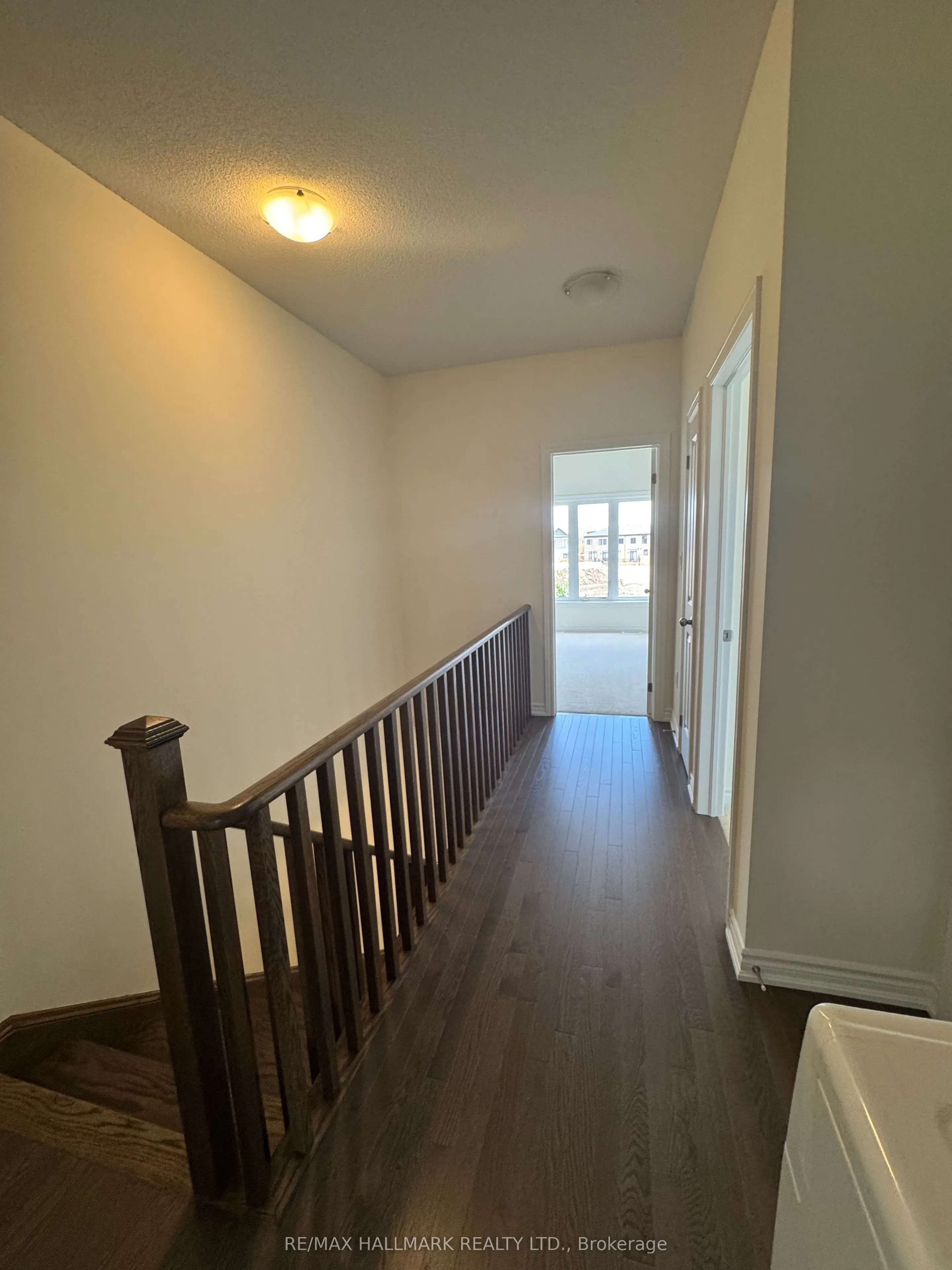 8 Haldimand Street