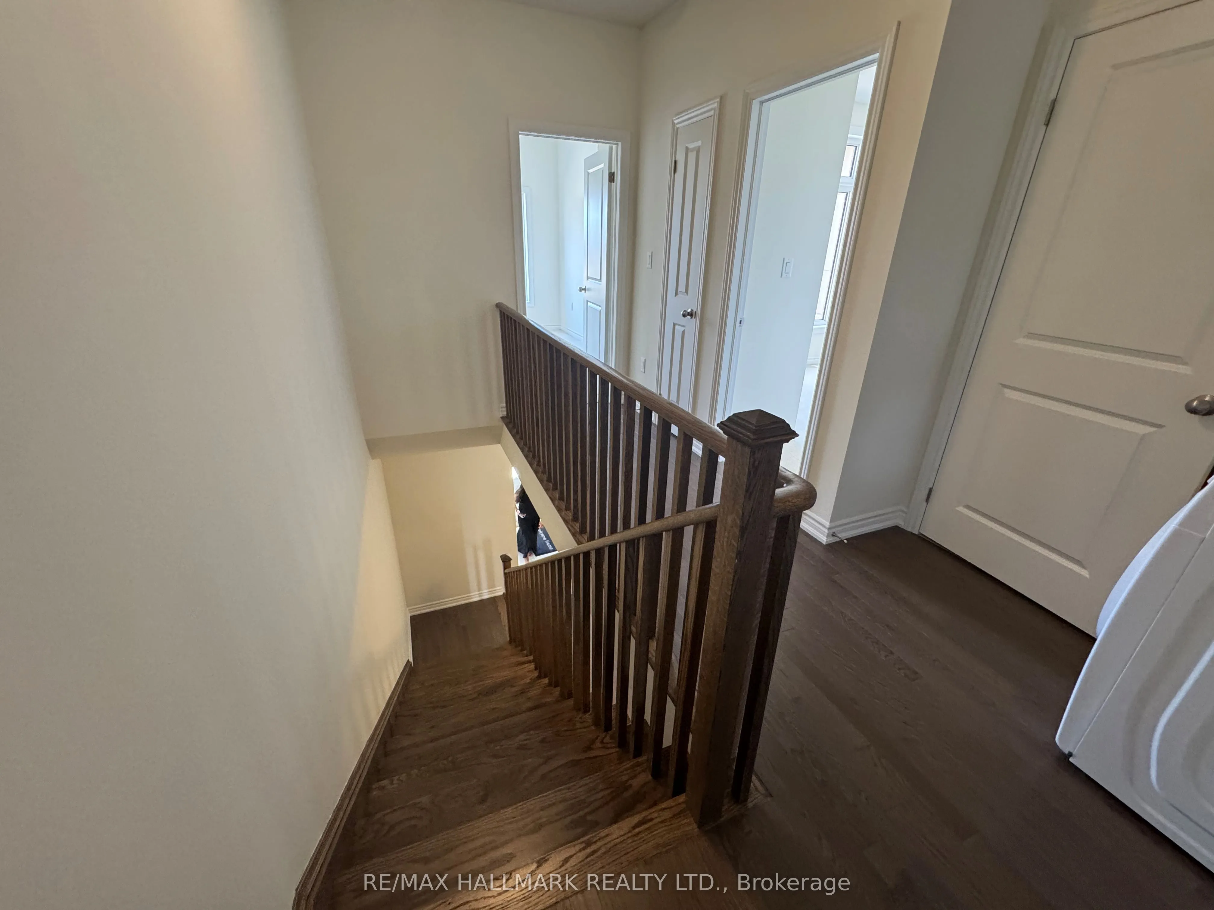 8 Haldimand Street