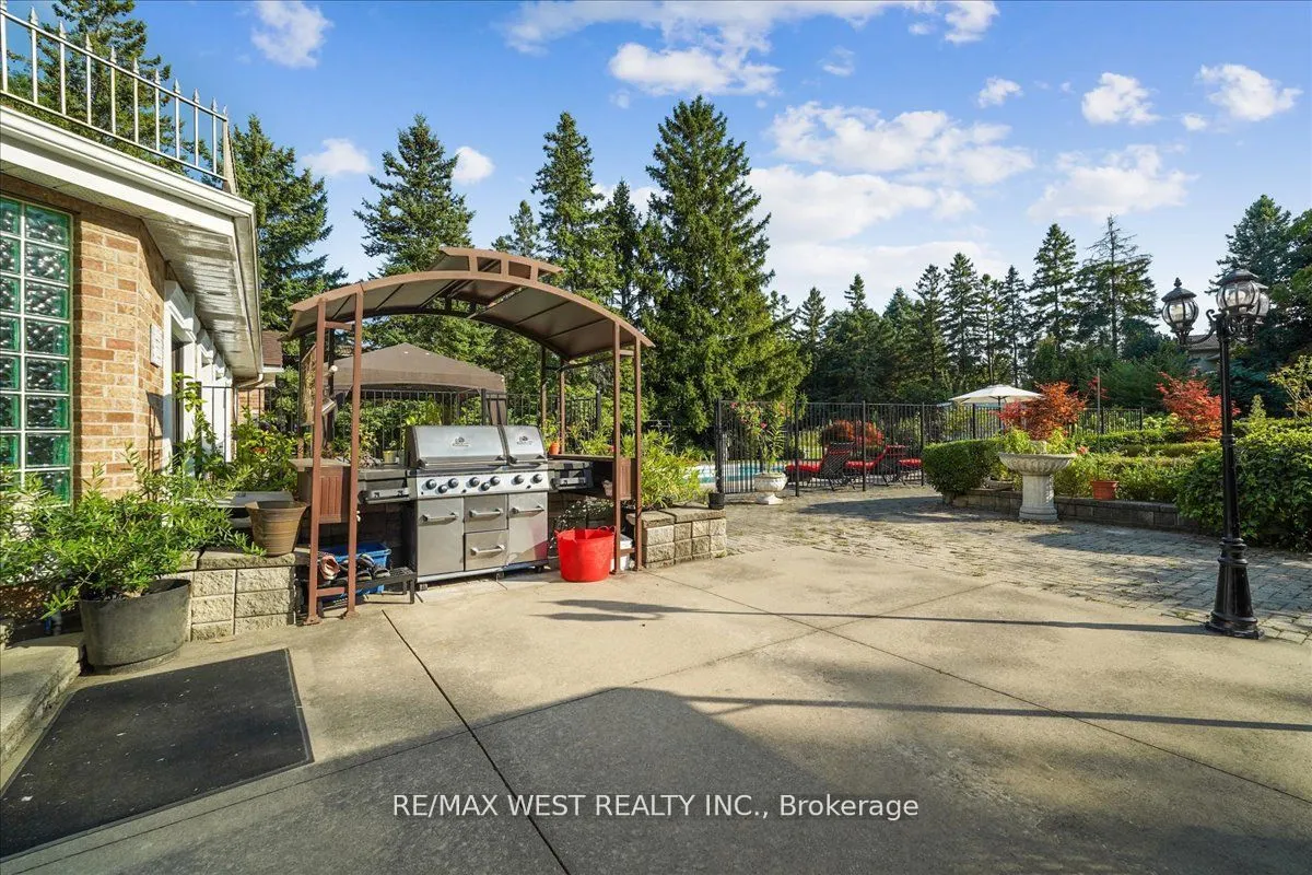190 Sandys Drive