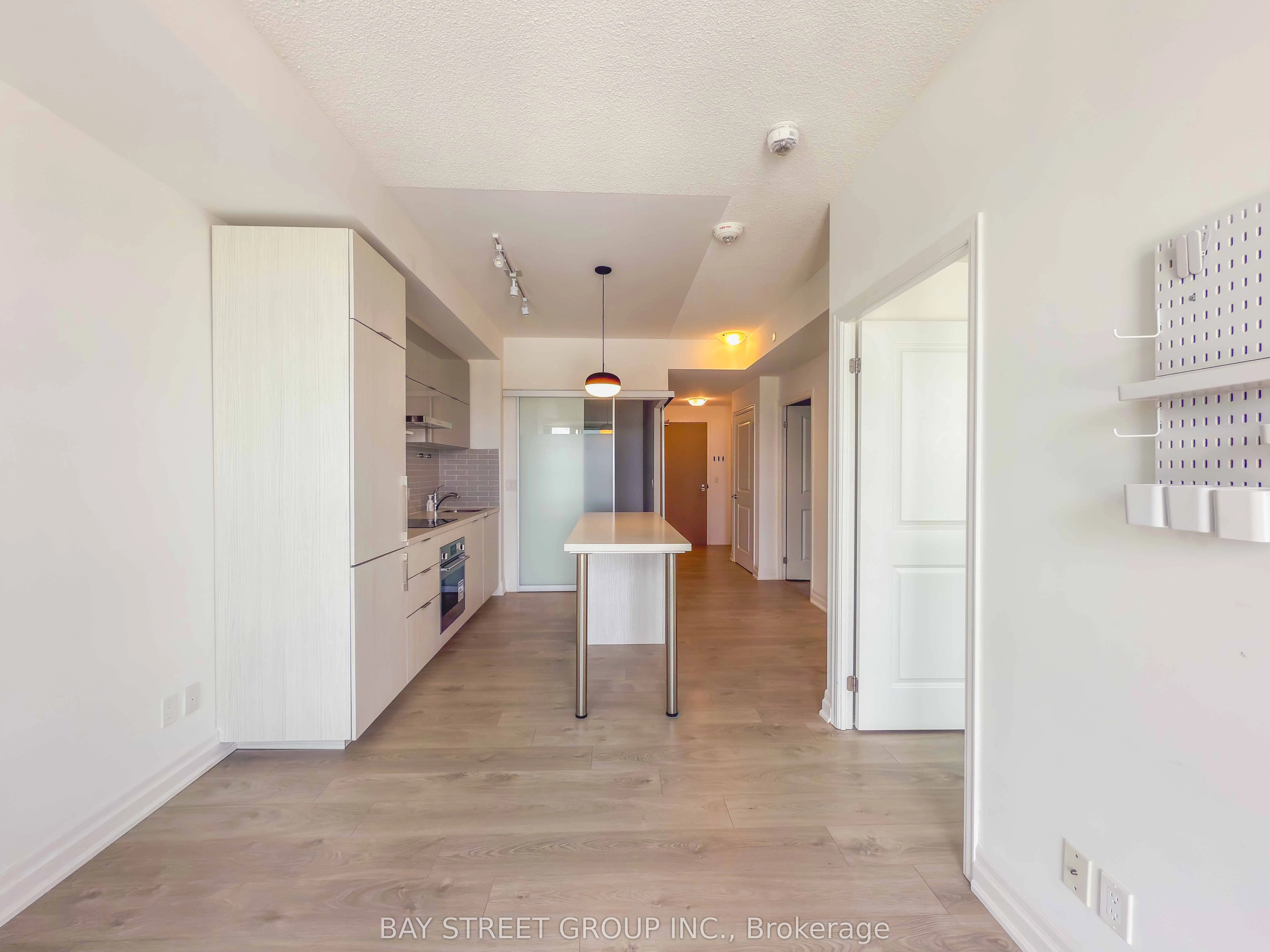 8 Rouge Valley Drive W, #1001B