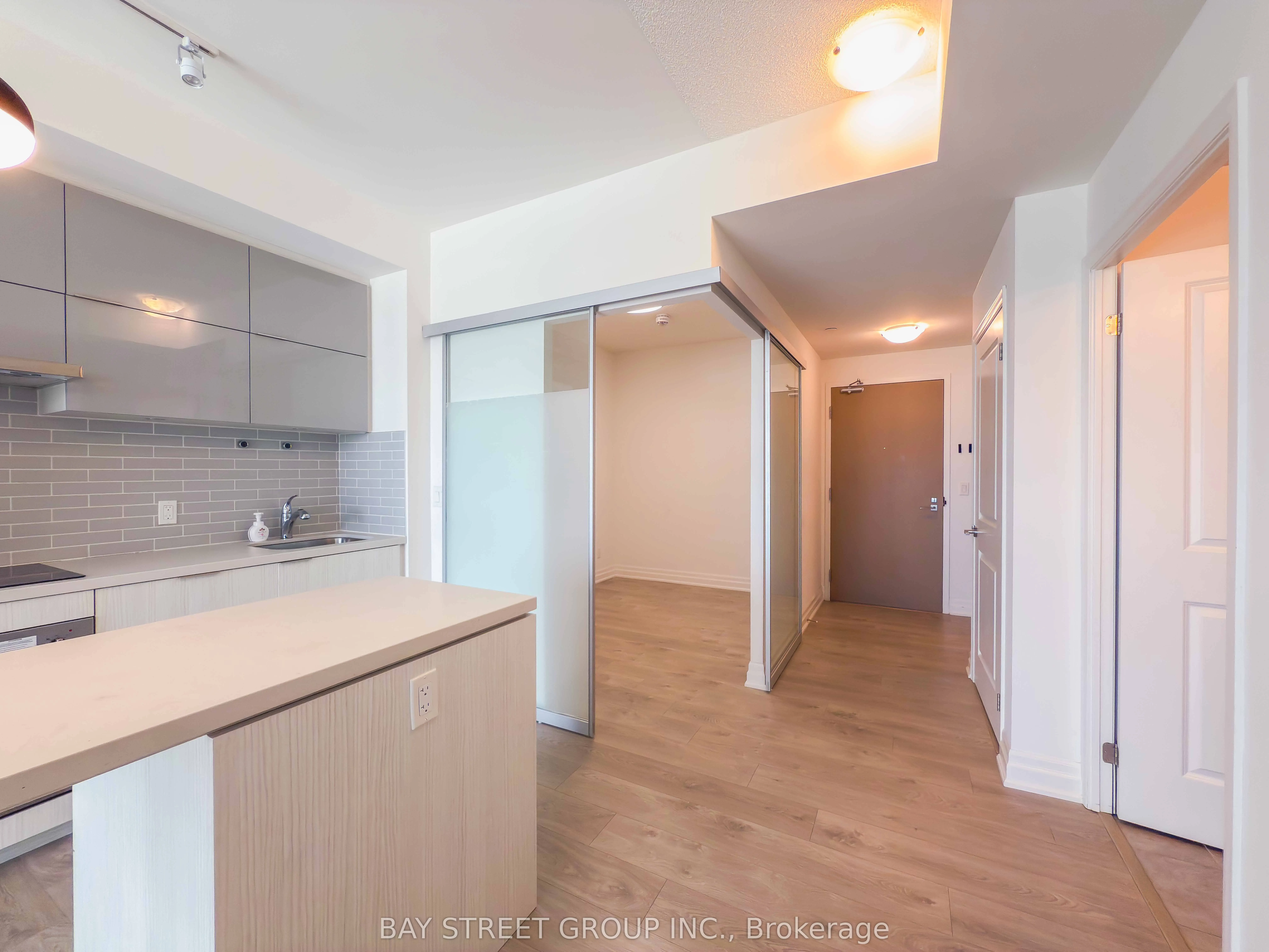 8 Rouge Valley Drive W, #1001B