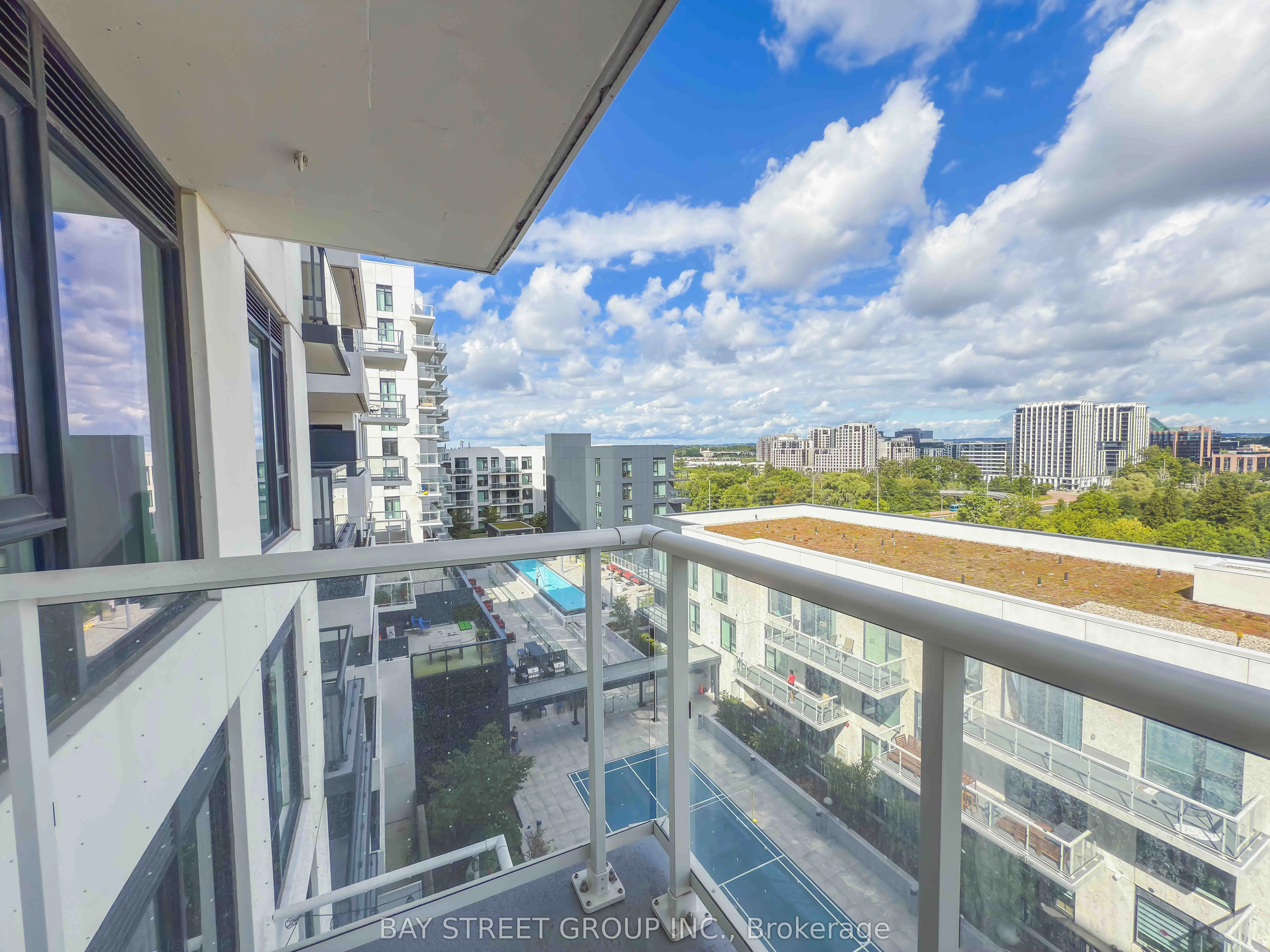 8 Rouge Valley Drive W, #1001B