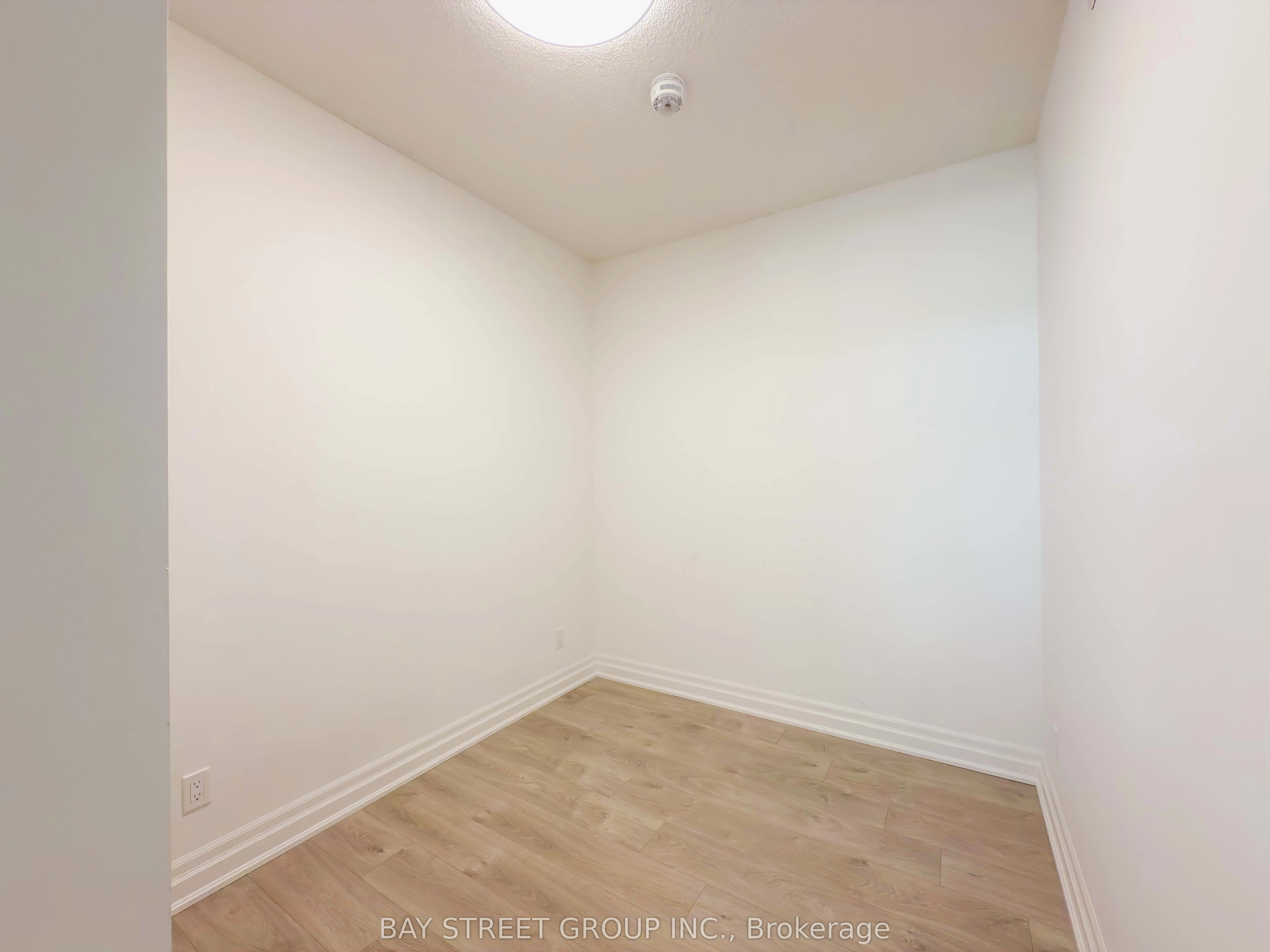 8 Rouge Valley Drive W, #1001B