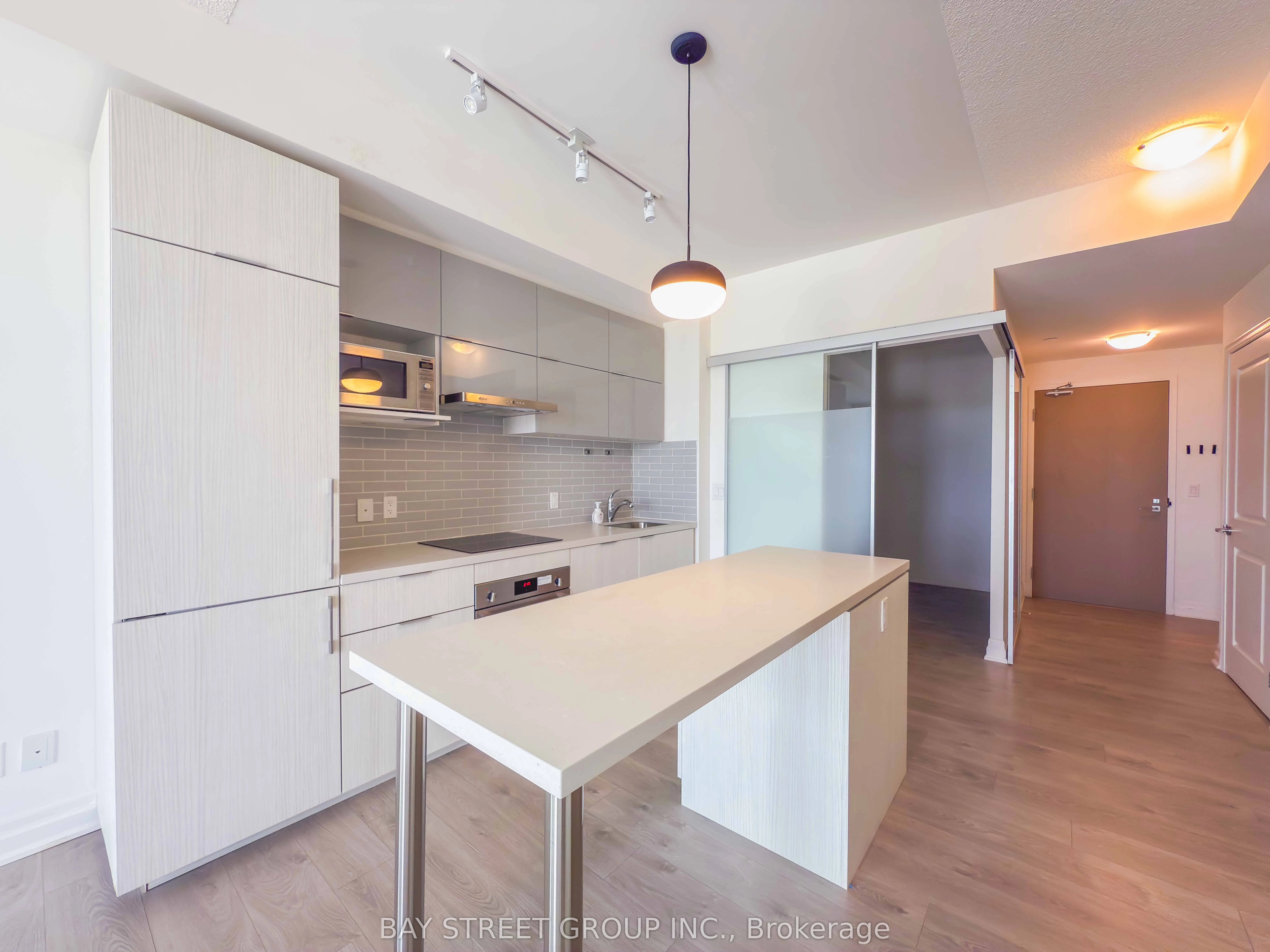 8 Rouge Valley Drive W, #1001B