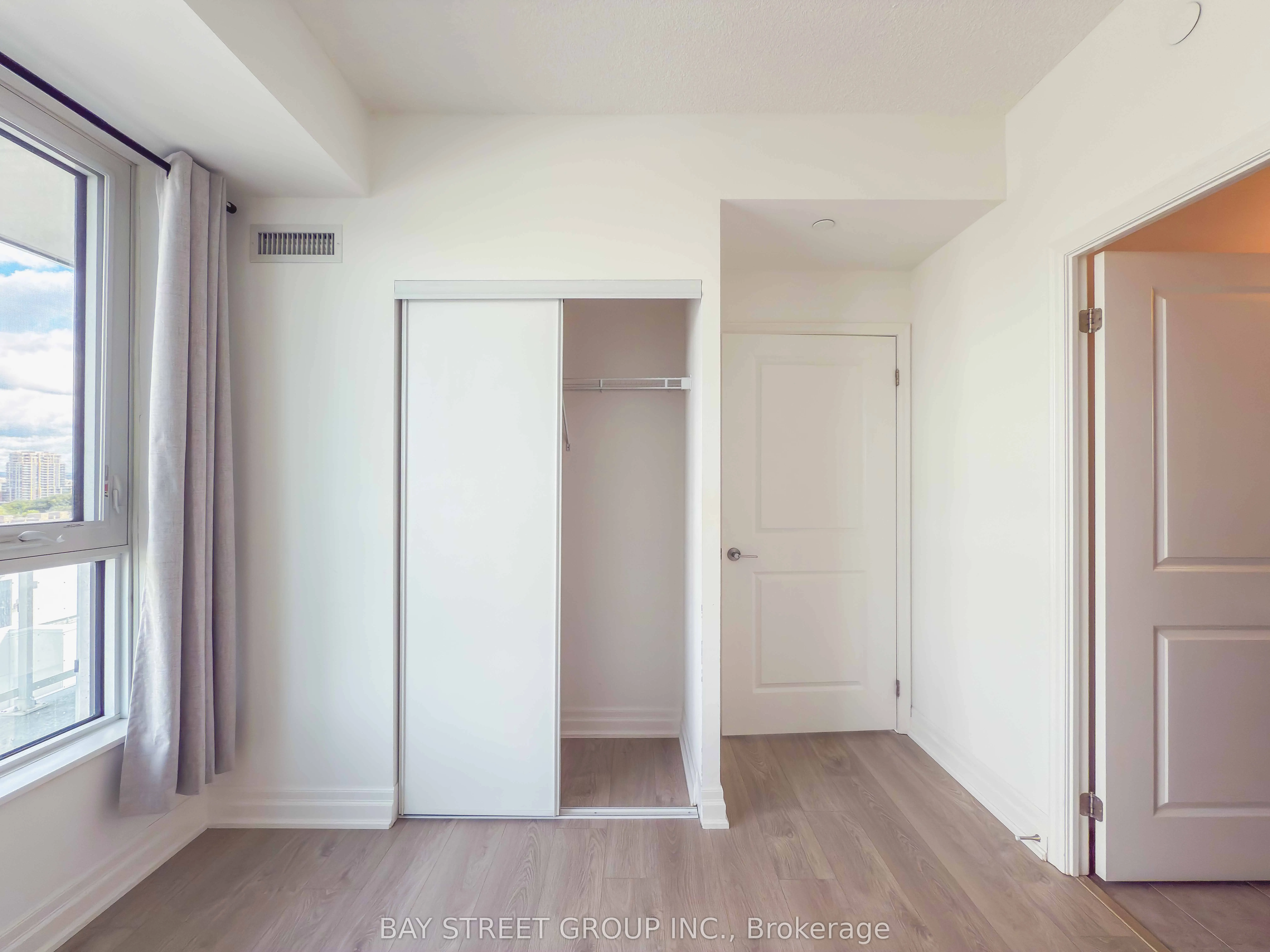 8 Rouge Valley Drive W, #1001B