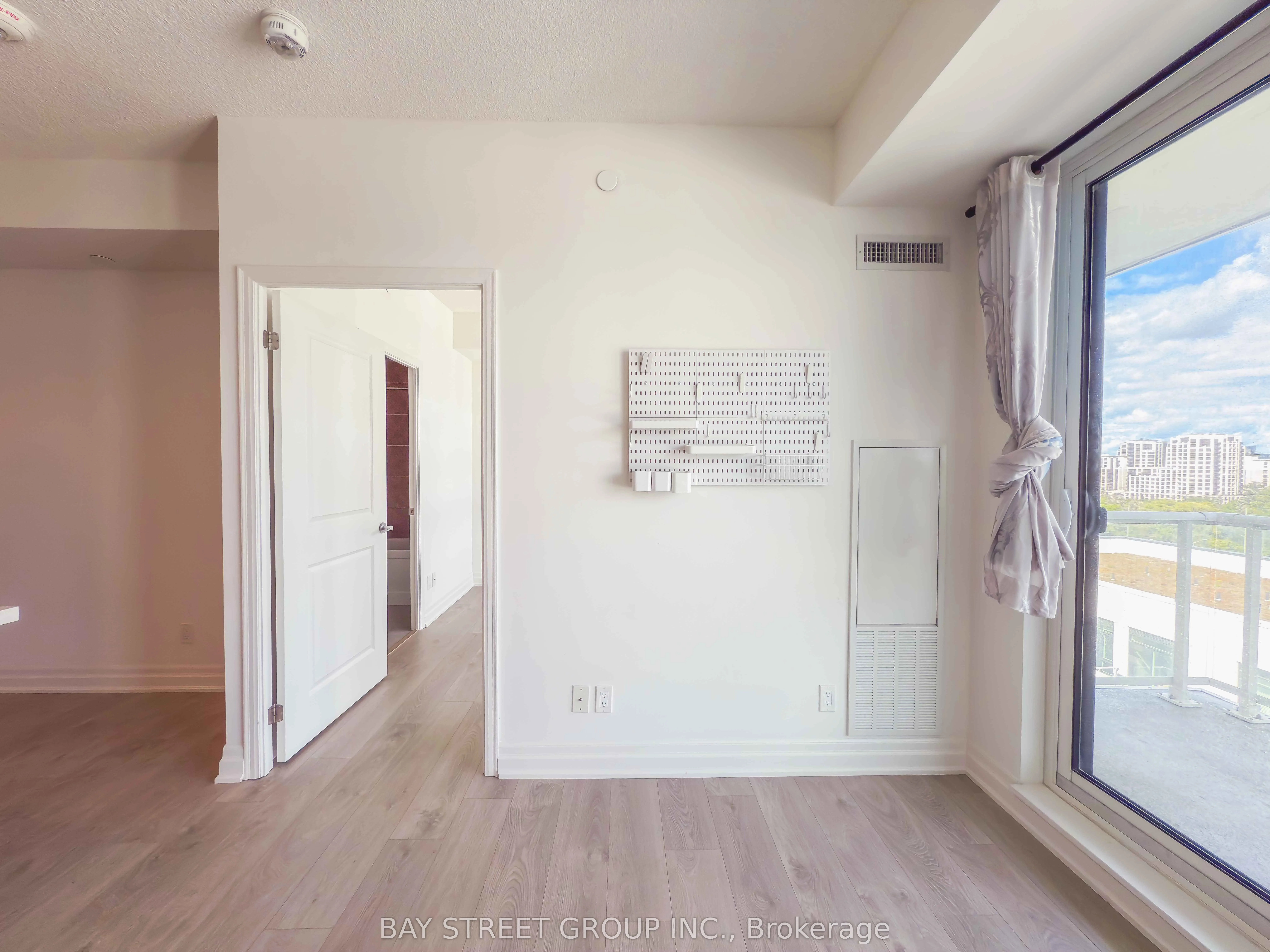 8 Rouge Valley Drive W, #1001B