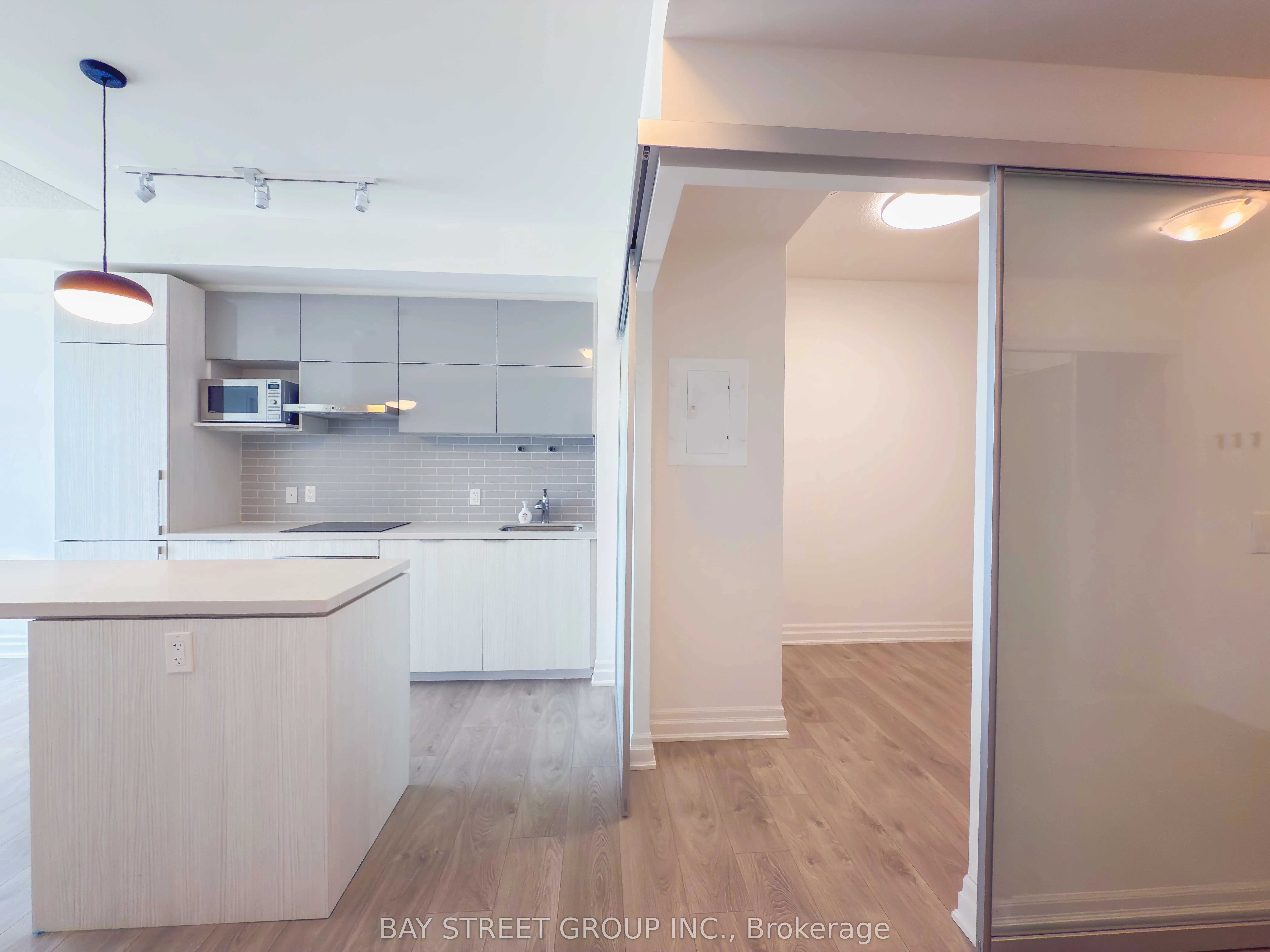 8 Rouge Valley Drive W, #1001B