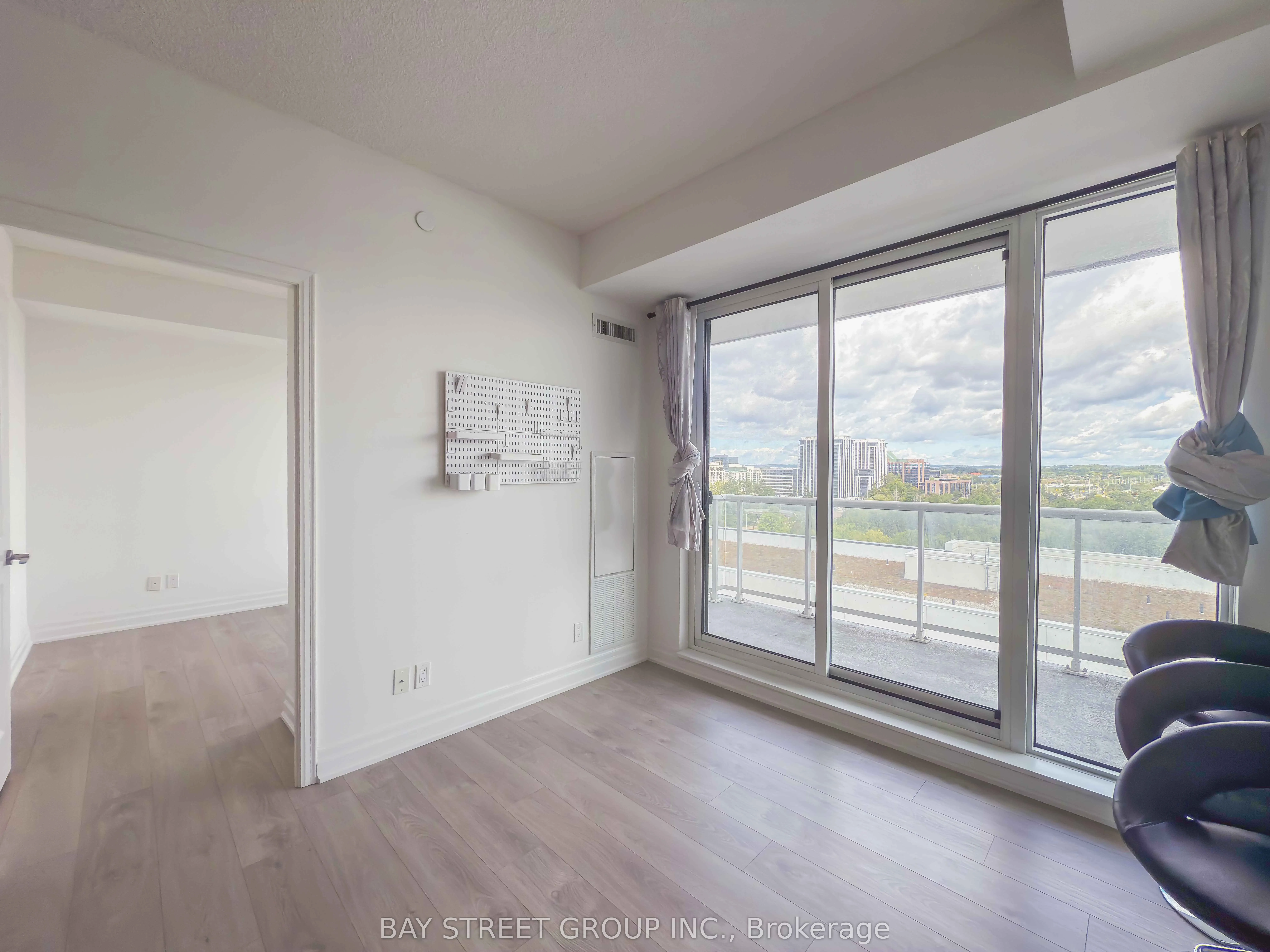 8 Rouge Valley Drive W, #1001B
